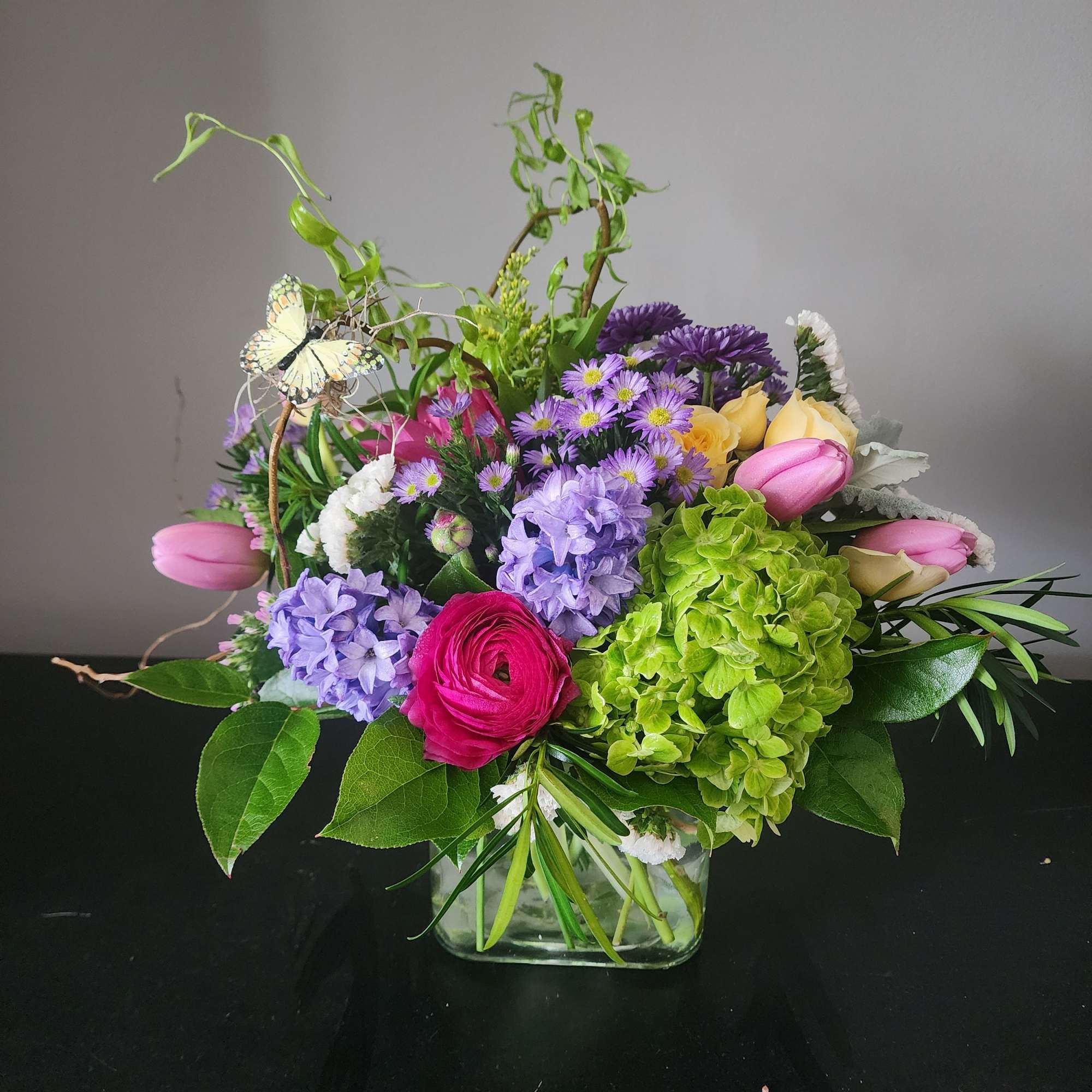 Blushing Garden Luxe Bouquet

Brighten any occasion with the Blushing Garden Luxe Bouquet, photo 3 of 3