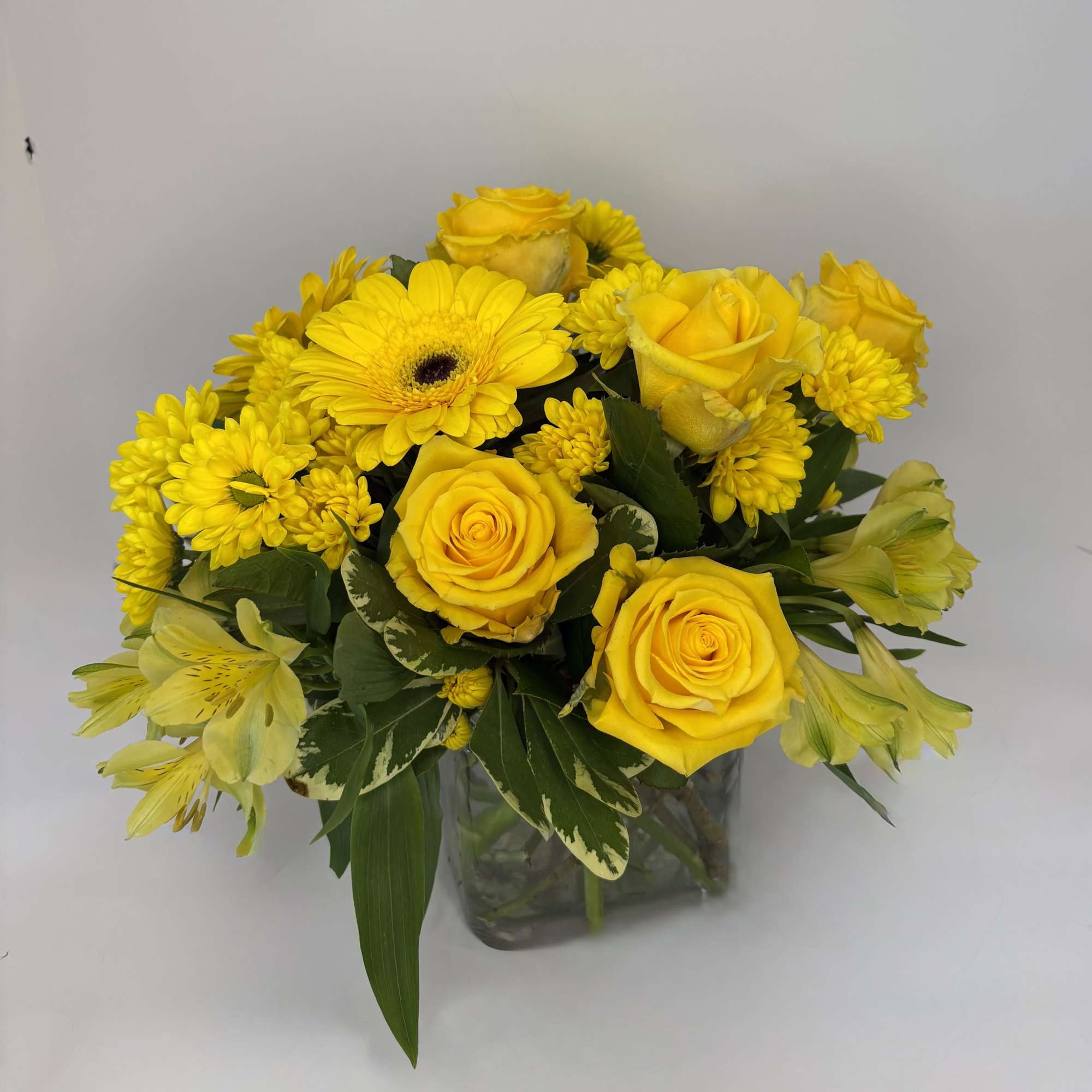 This monochromatic arrangement can make anybody feel a little more cheerful. Lemonade