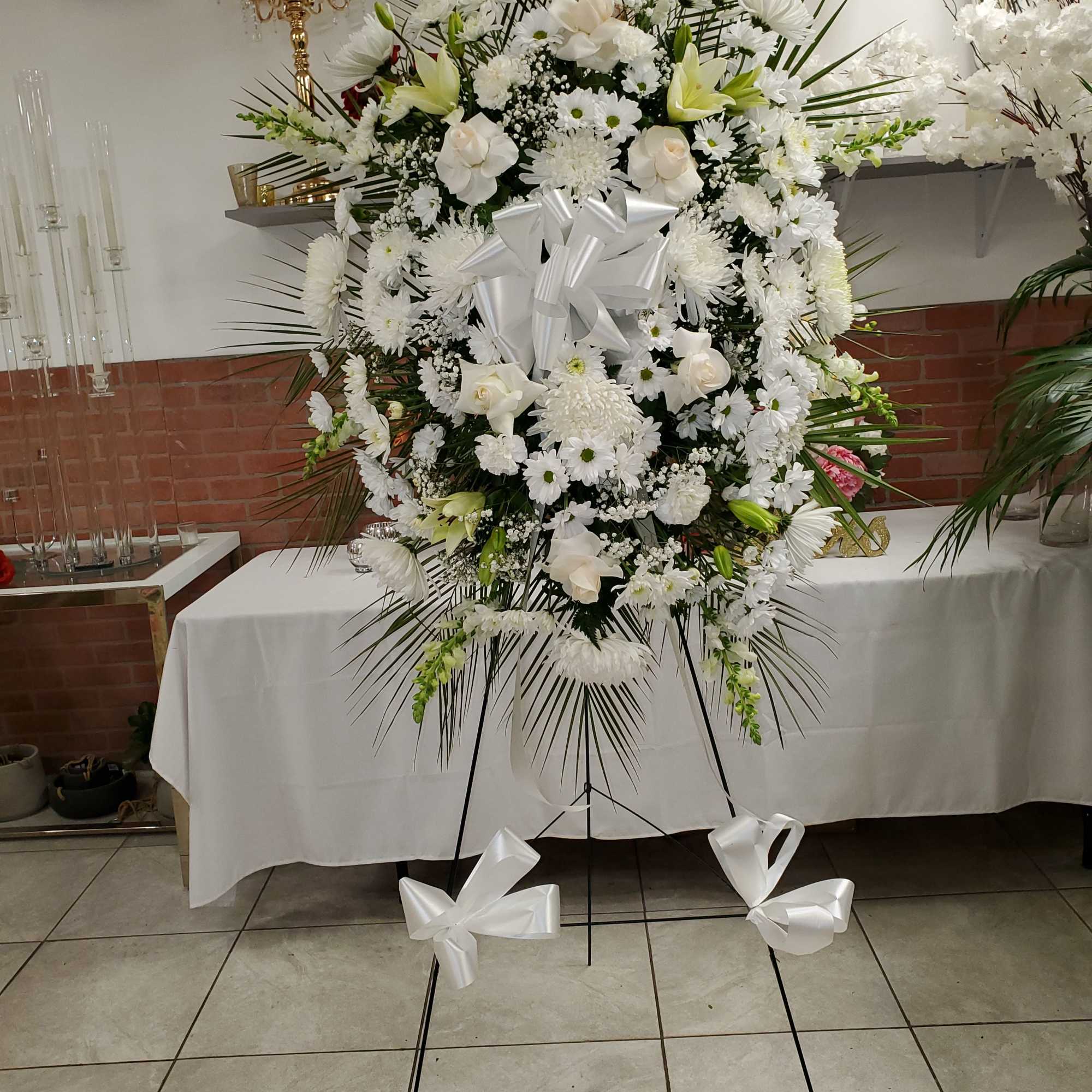 White flowers, photo 2 of 2