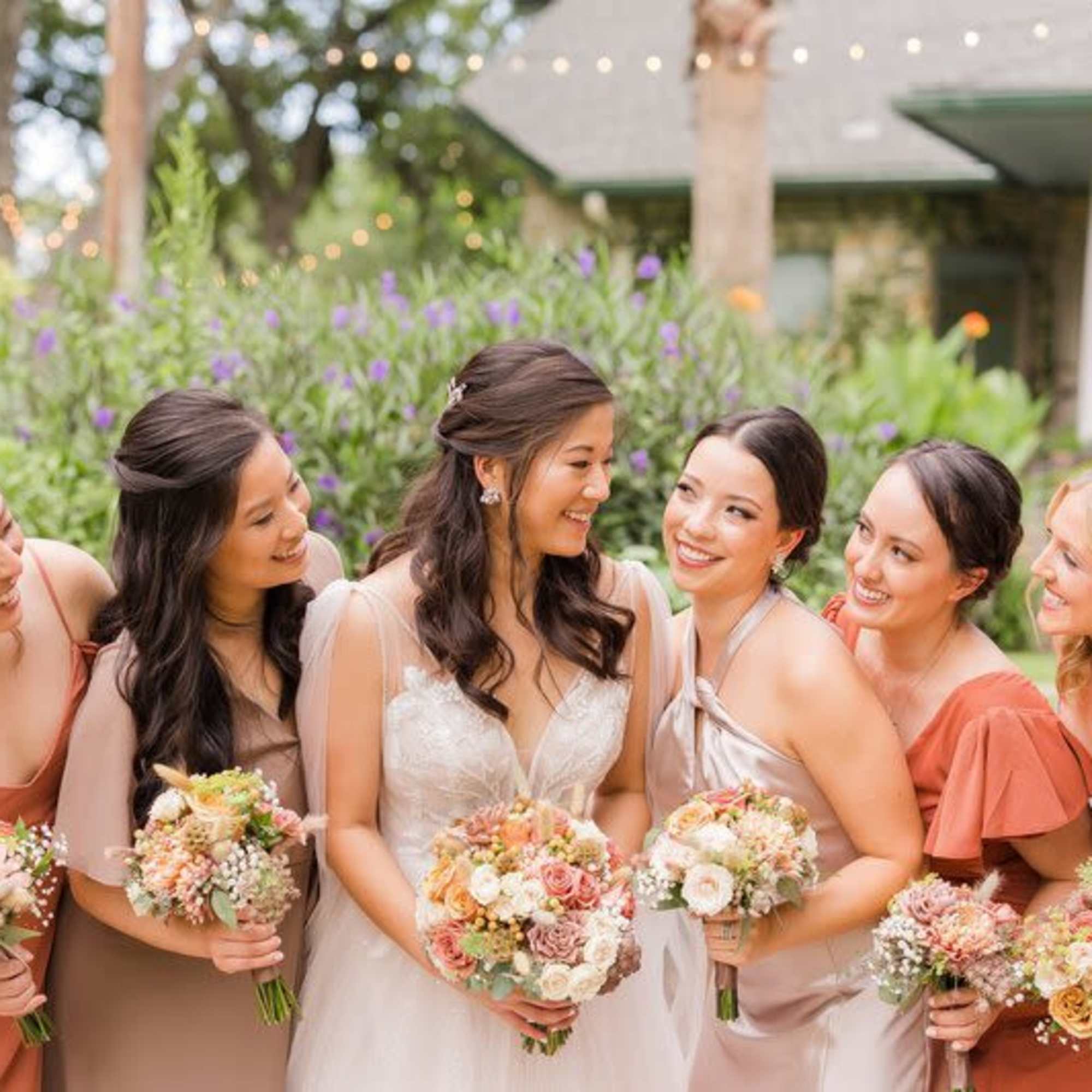 The Signature Bridesmaid Bouquet Collection

Select the perfect size to complement your wedding