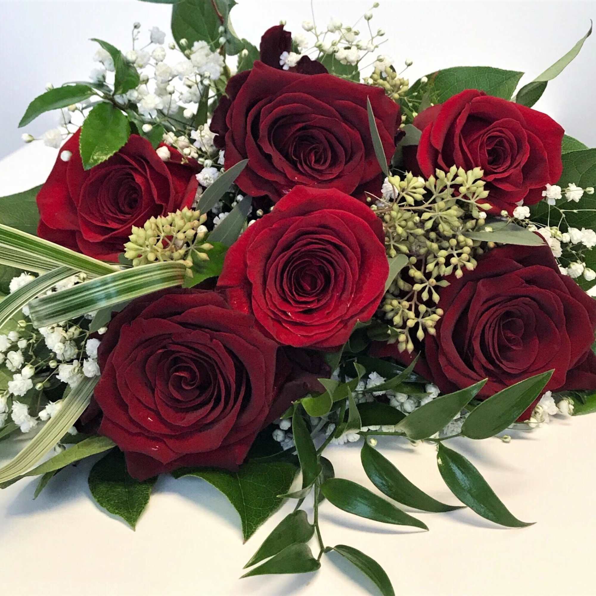 Six beautiful long-stemmed roses in your choice of color with the works.
Please