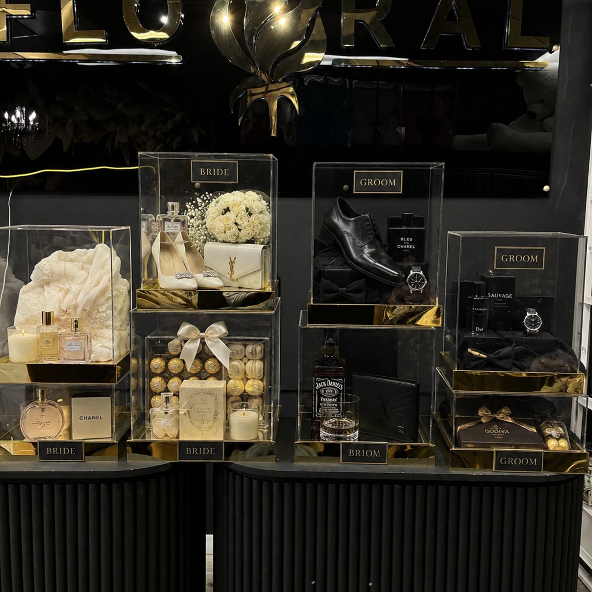 Rental: Beautiful acrylic boxes for special events. Rental price is 50 dollars, photo 2 of 3