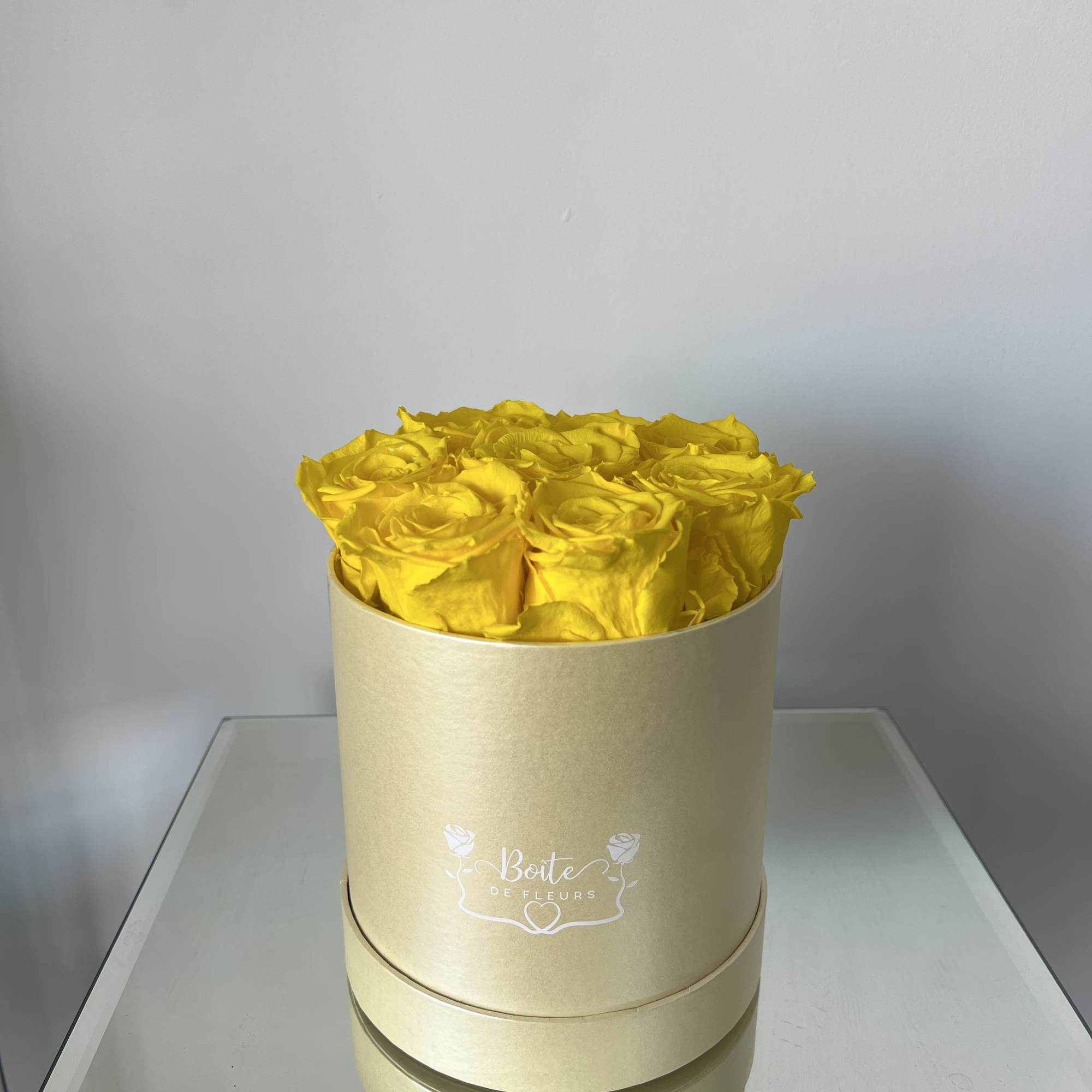 Make a bold and unforgettable statement with our Eternal Yellow Luxury Bo&icirc;te