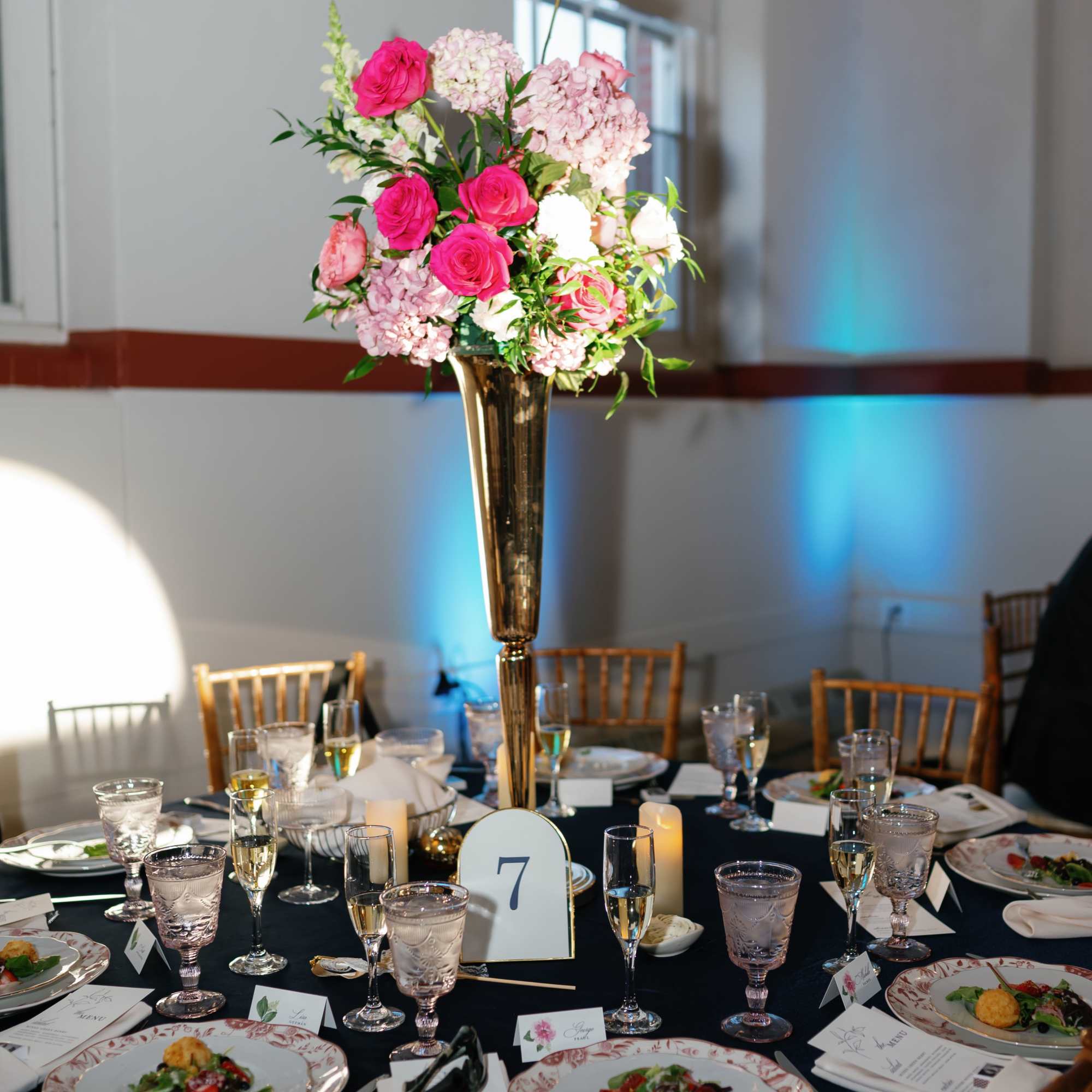 Draw every eye upward and create an unforgettable atmosphere with our Luxury