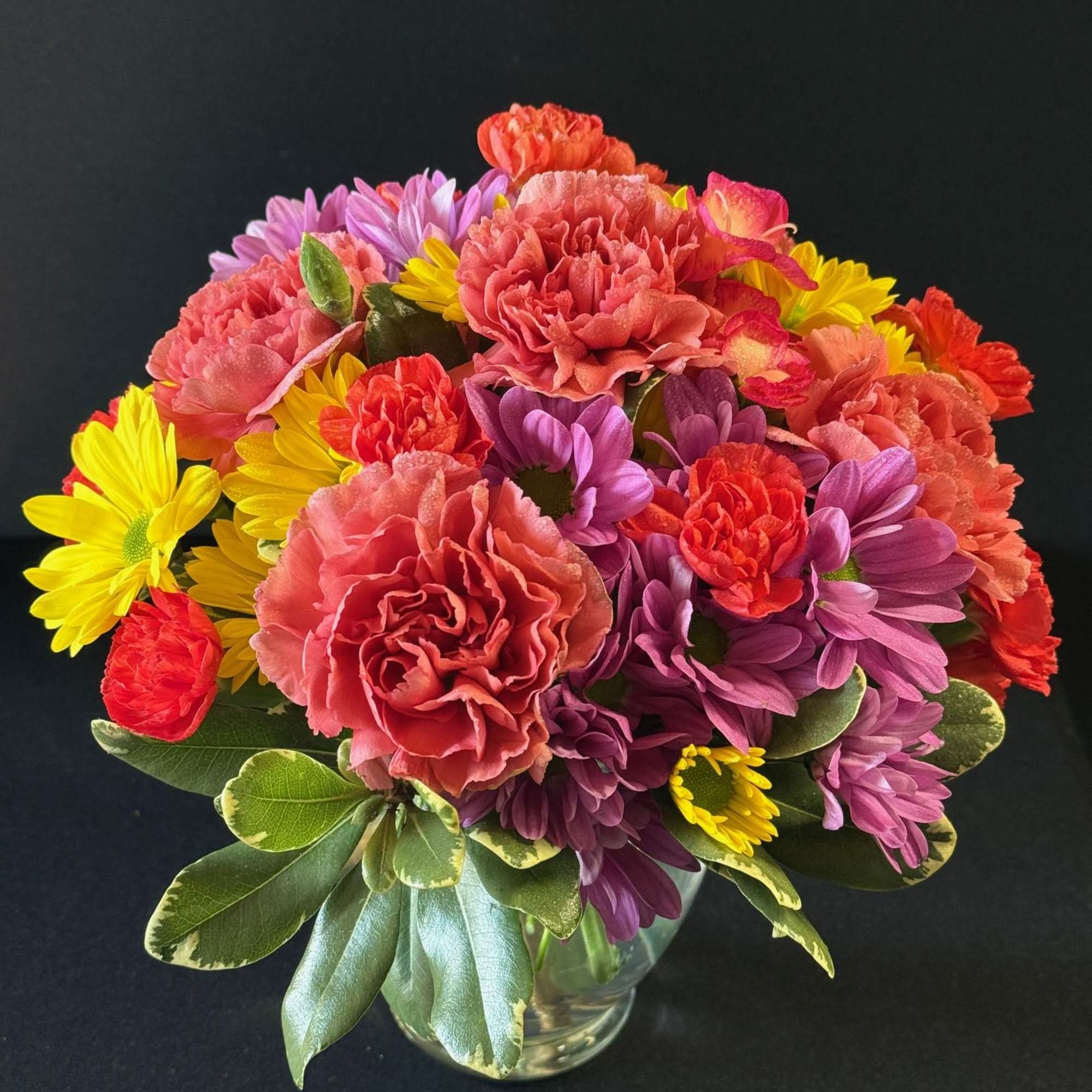 A small arrangement with carnations and daisies