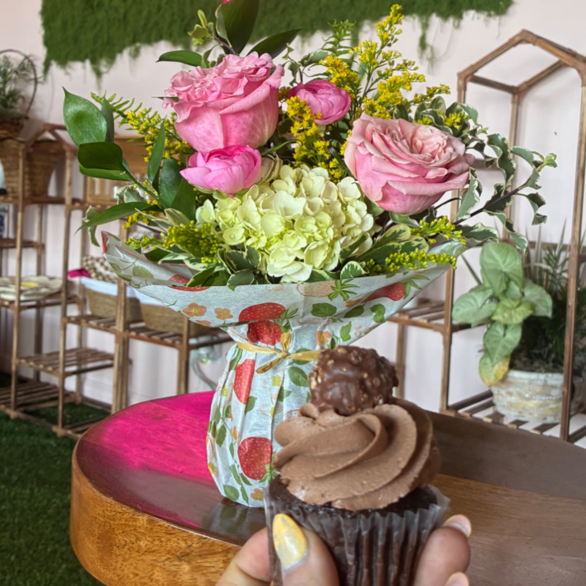 The Petals &amp; Pastries Set is the perfect little pick-me-up! Featuring a, photo 3 of 3