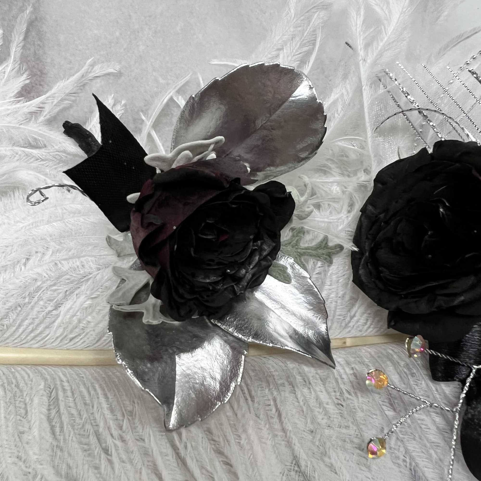 Glamorous prom corsages designed for evenings that call for drama and polish, photo 4 of 8