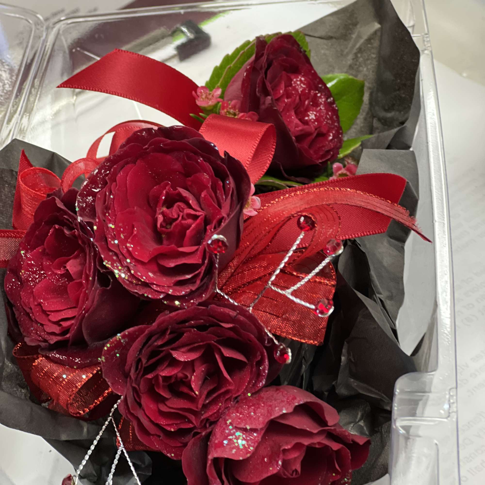 Glamorous prom corsages designed for evenings that call for drama and polish, photo 6 of 8
