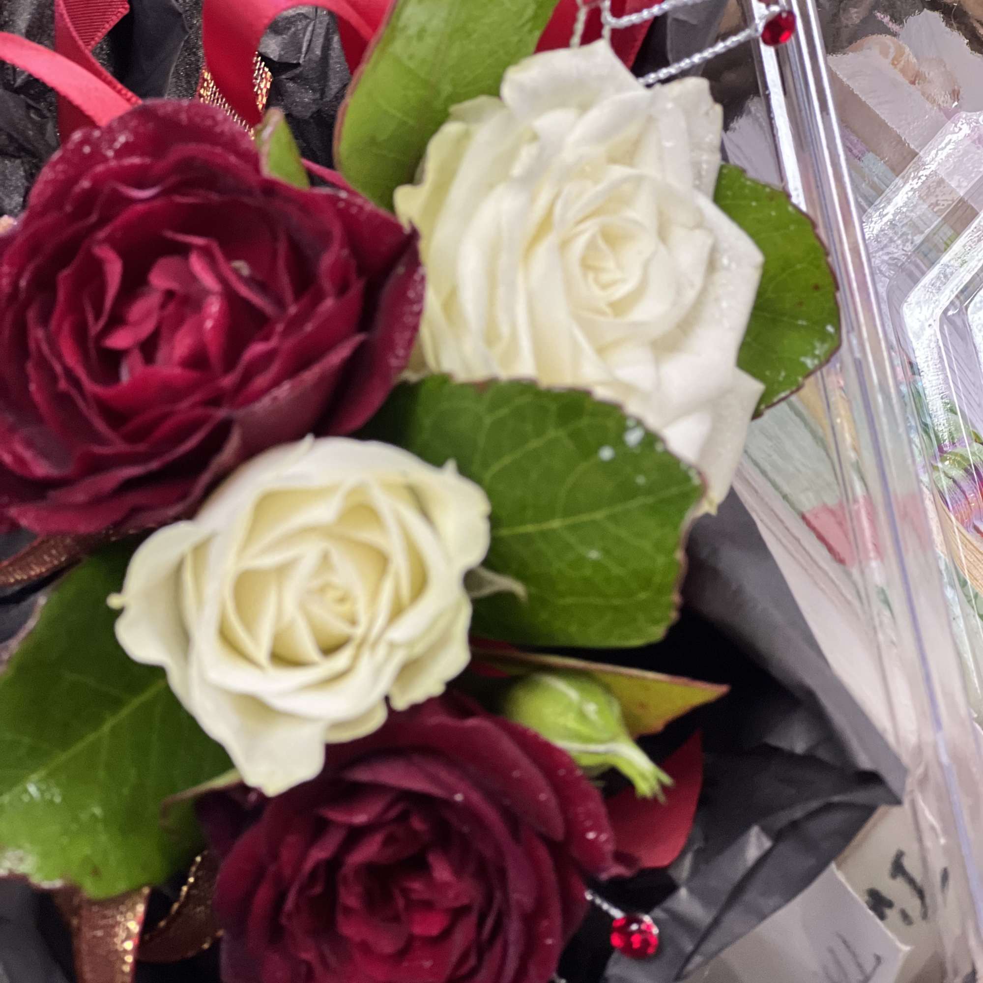 Glamorous prom corsages designed for evenings that call for drama and polish, photo 7 of 8