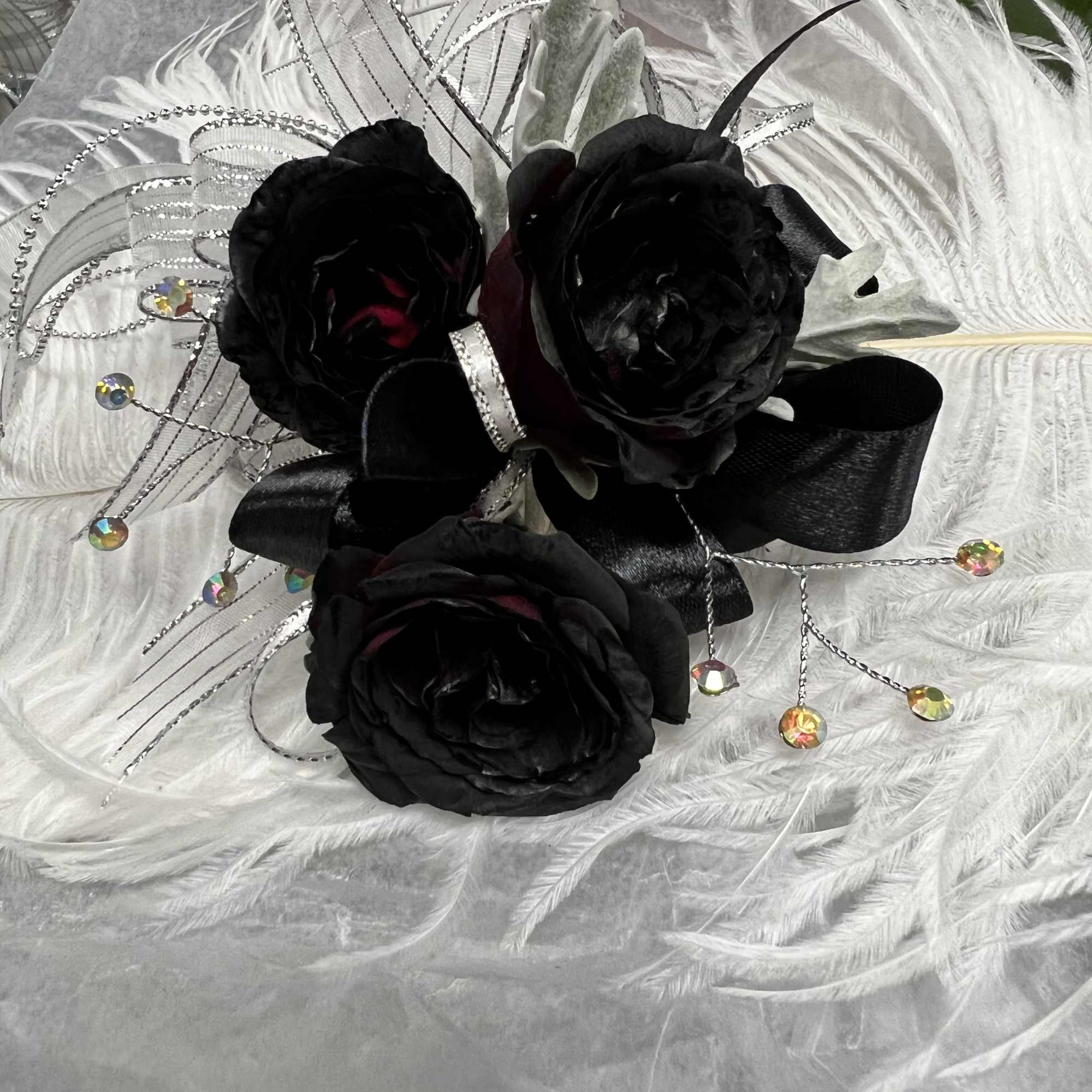 Glamorous prom corsages designed for evenings that call for drama and polish, photo 8 of 8