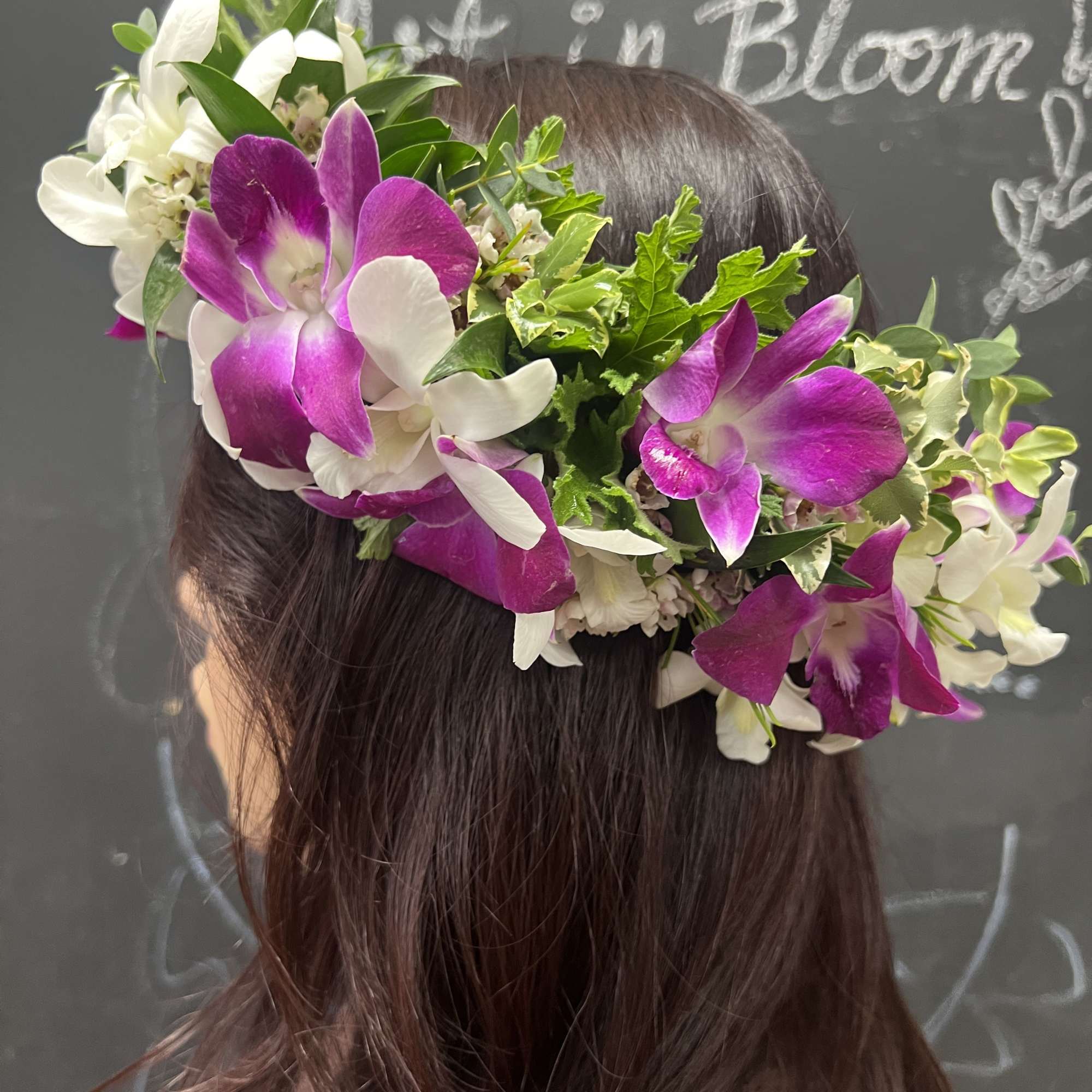 Hair garland with Tropical flowers 
That&rsquo;s for graduation events and Hawaiian theme