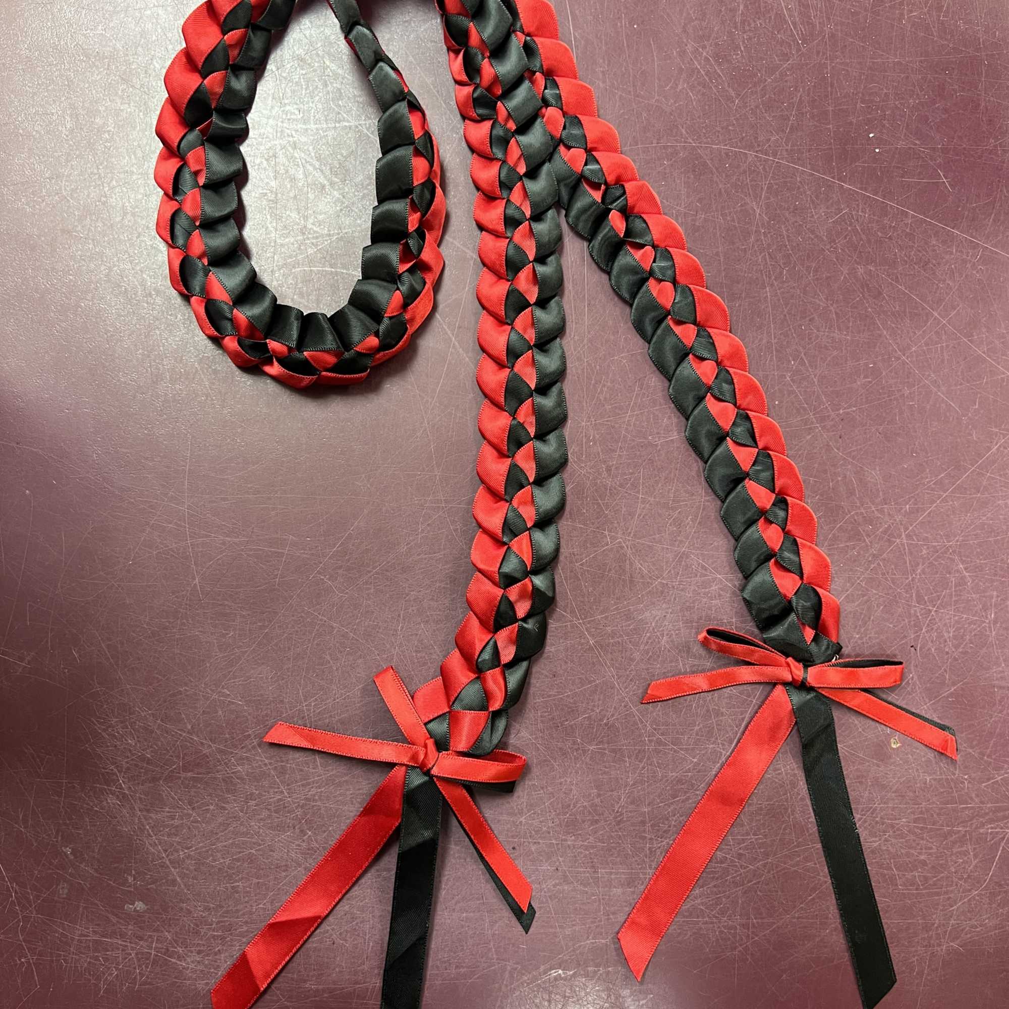 This listing is for the RIBBON LEI ONLY. Cash is not included.
This, photo 3 of 3