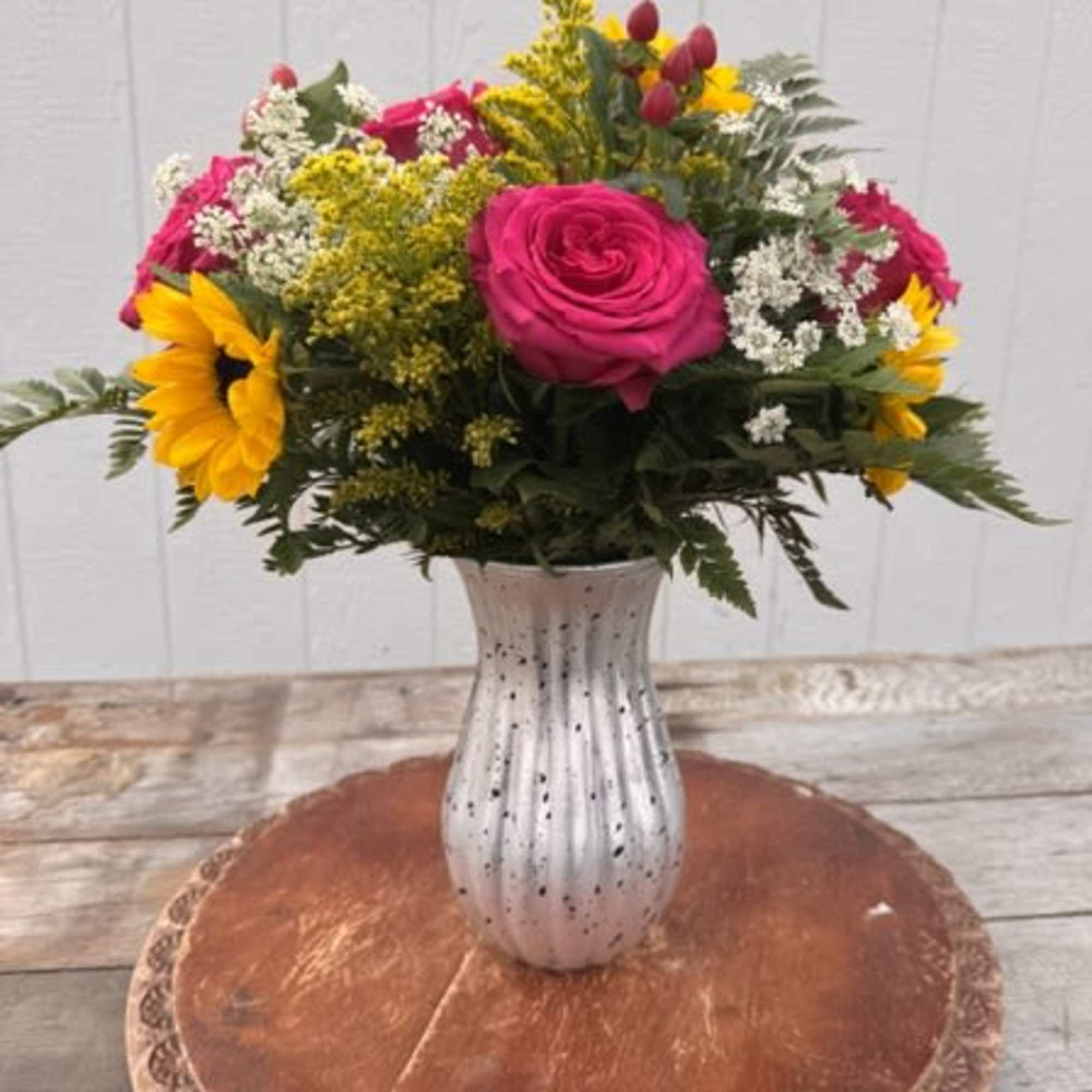 Sunshine and Love Bouquet

A radiant arrangement filled with warmth, joy, and the