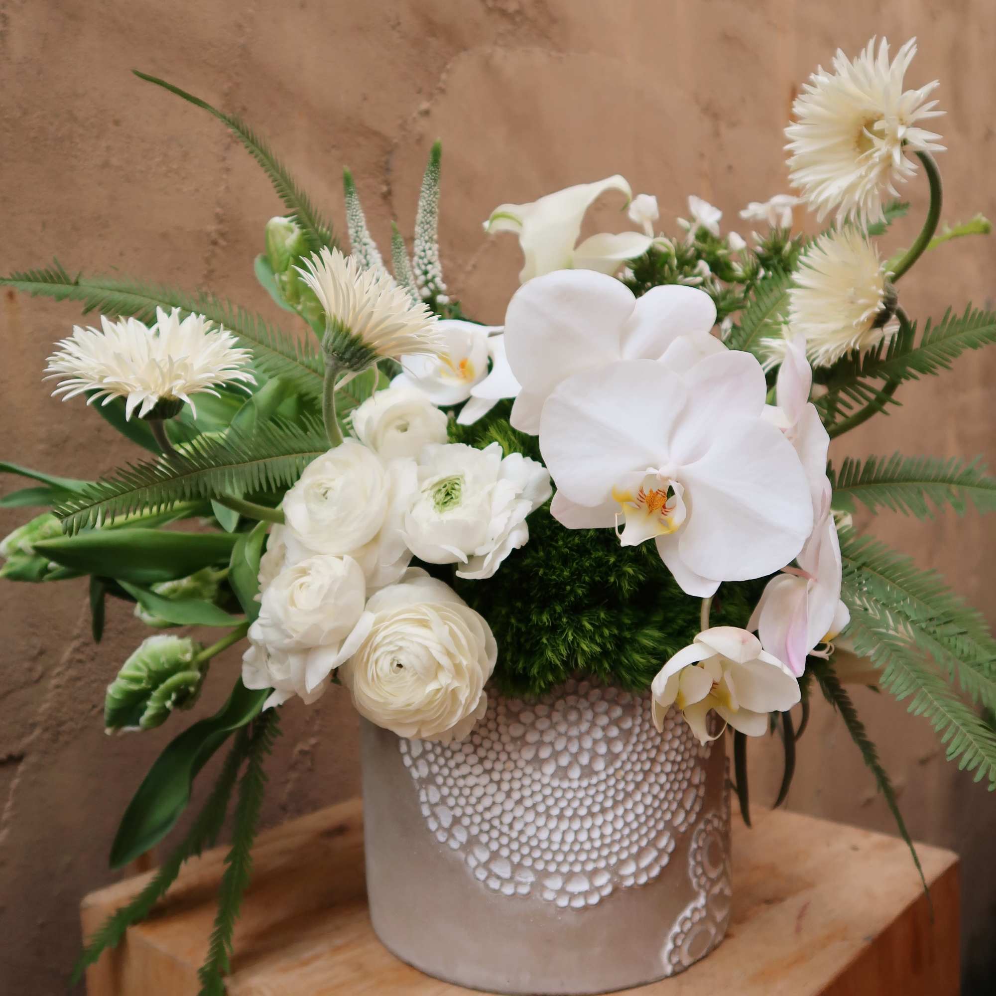 Timeless, features an elegant ceramic vase with a lace trimming design filled, photo 4 of 4