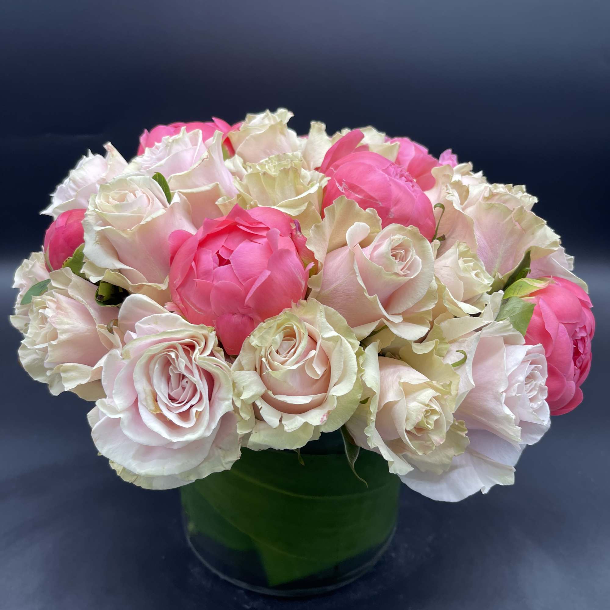 
10 peonies TWO dozen pink roses.
Color of peonies may vary!
*****This design will