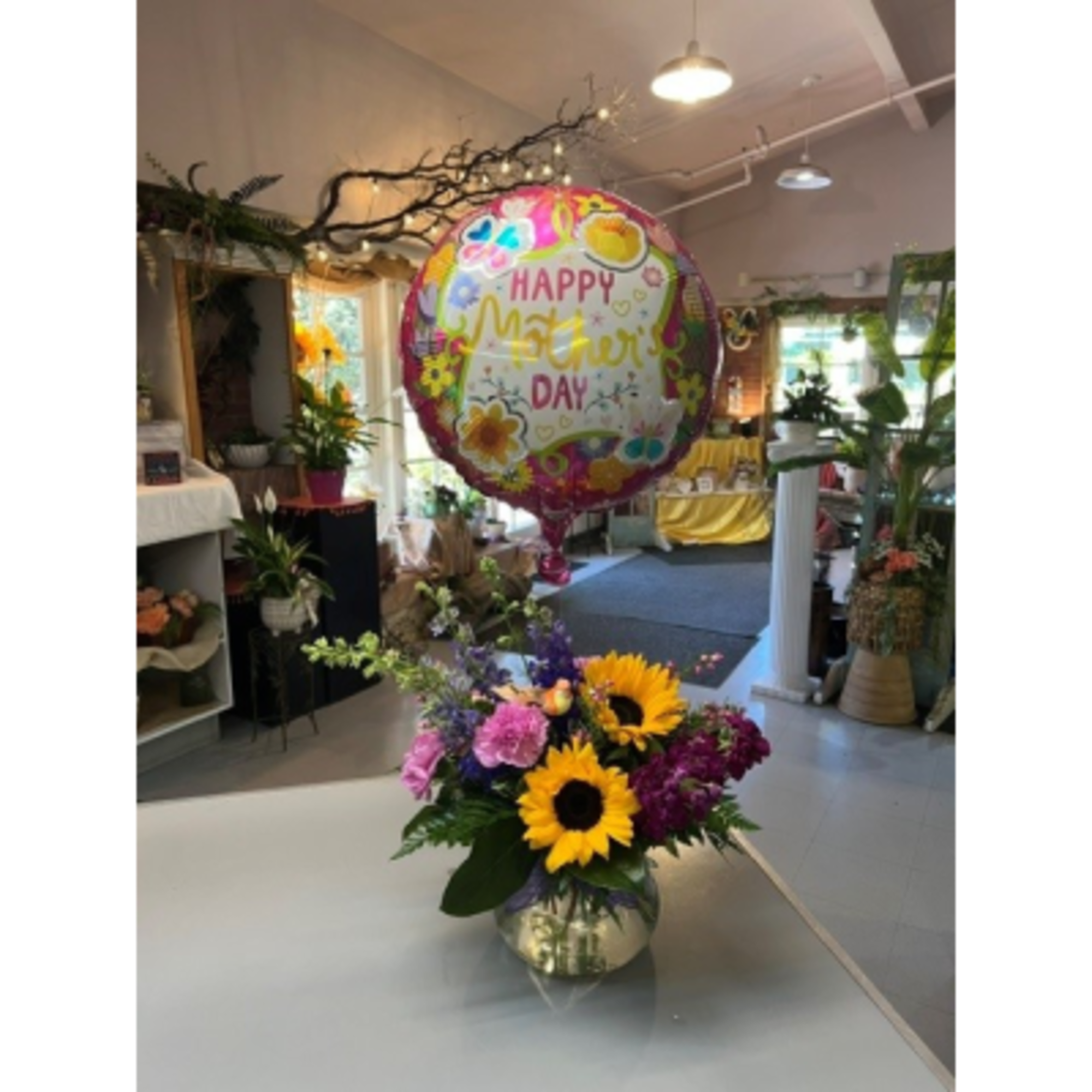 Show your appreciation with our Sunsational arrangement. Sunsational comes with bright yellow