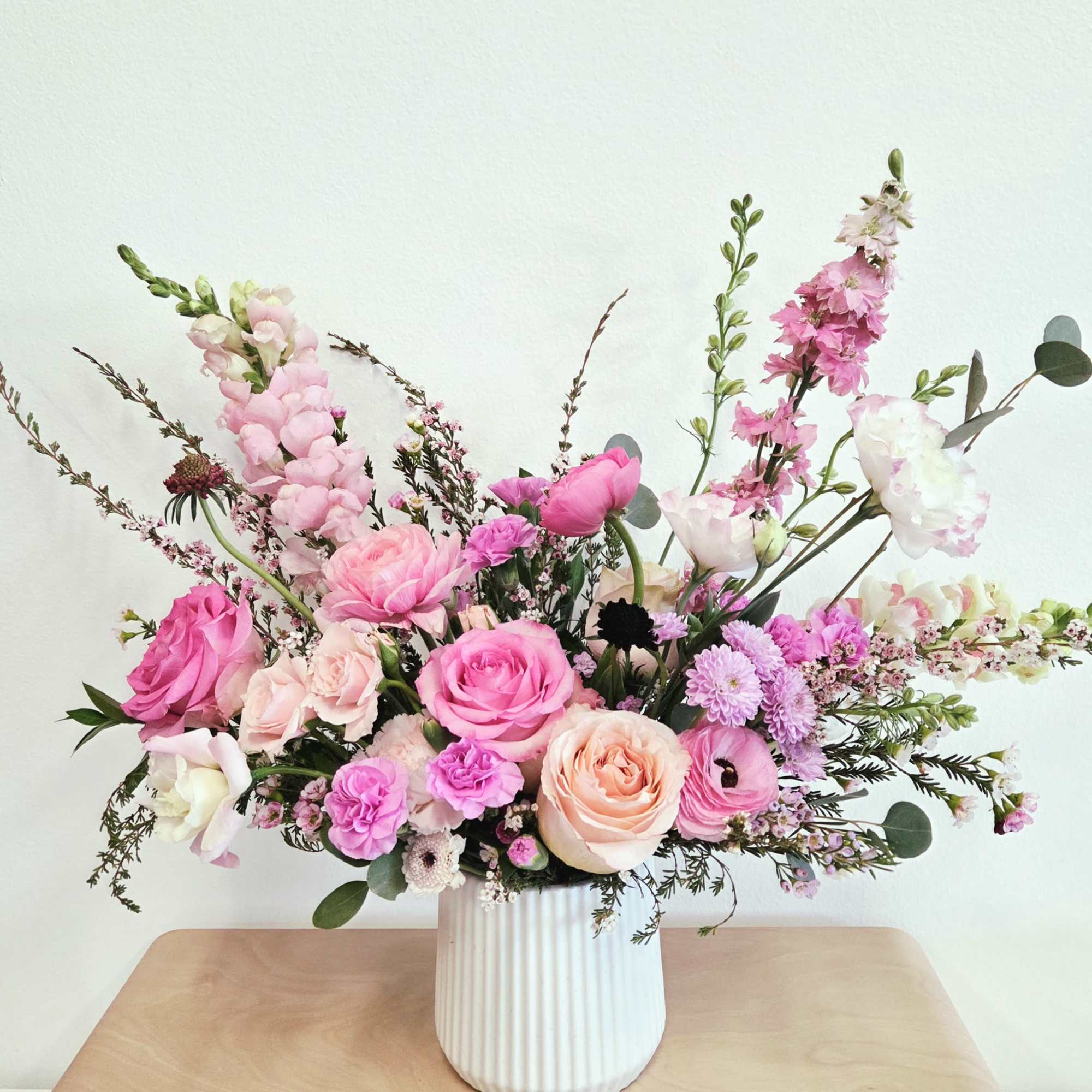 Vase Arrangement

Store Hours
Mon&ndash;Fri: 9:30 a.m. &ndash; 6:00 p.m.
Sat: 9:00 a.m. &ndash; 4:00