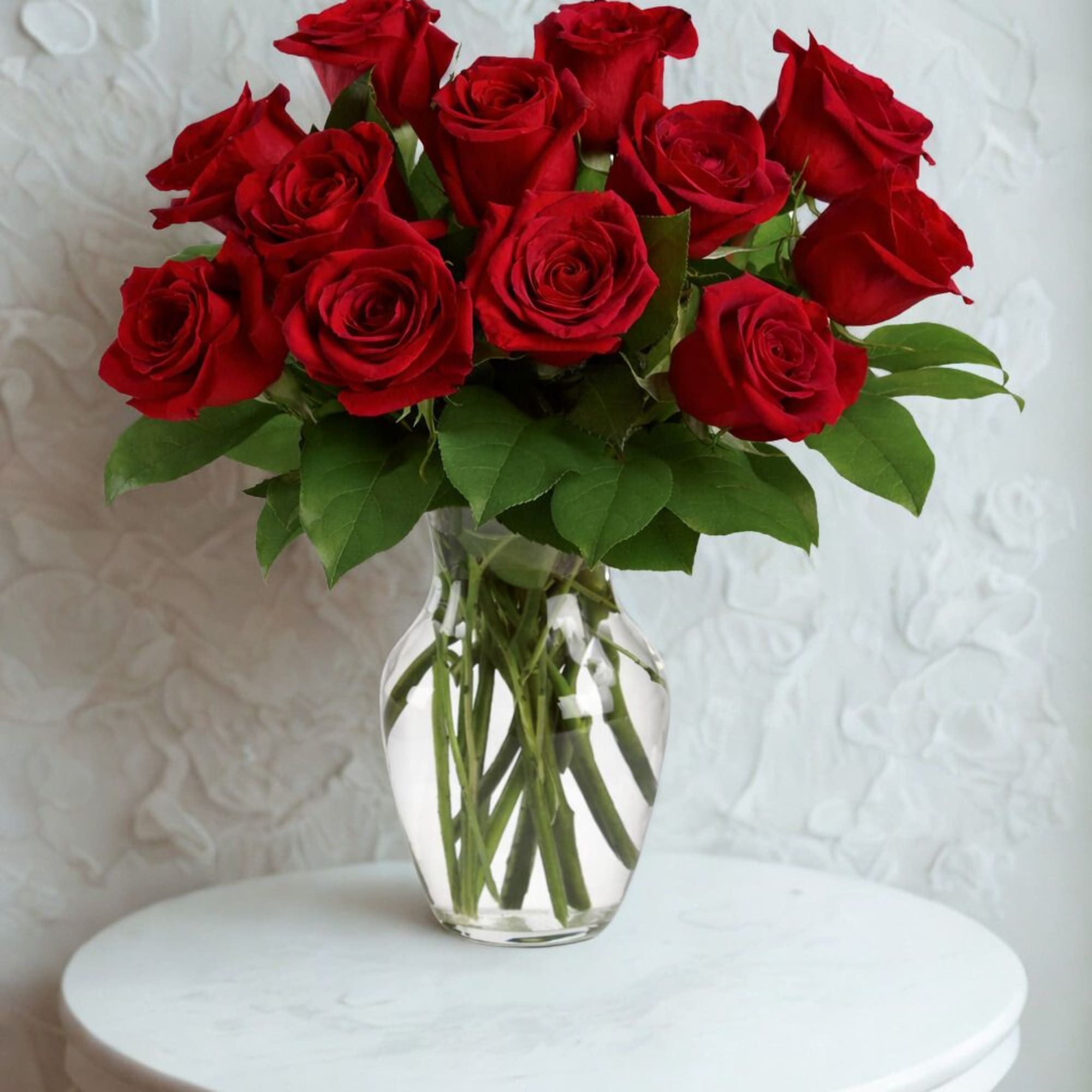 Bouquet of red roses in a clear glass vase
