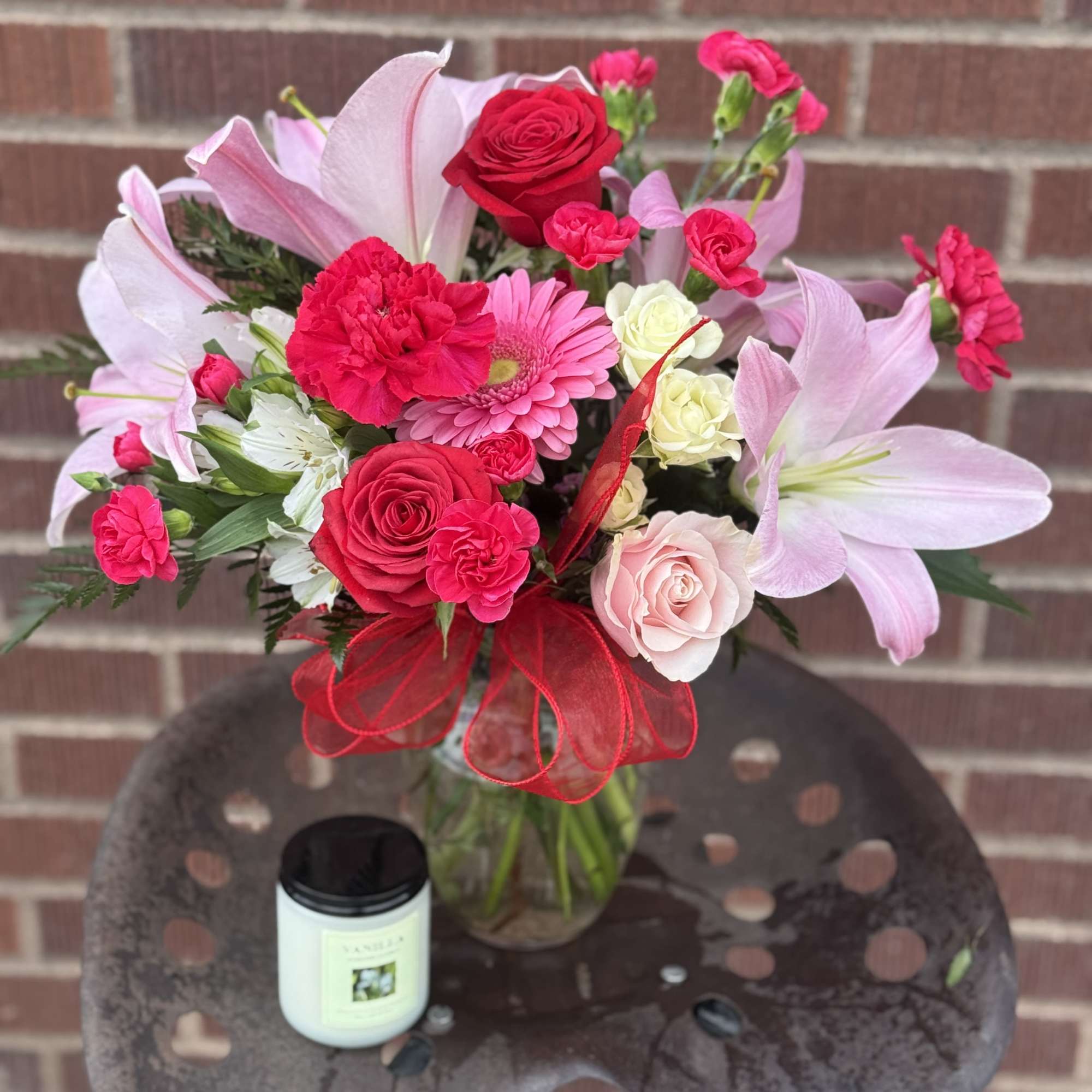 Valentine's color flowers, a vanilla candle and a coffee gift card! 

Small