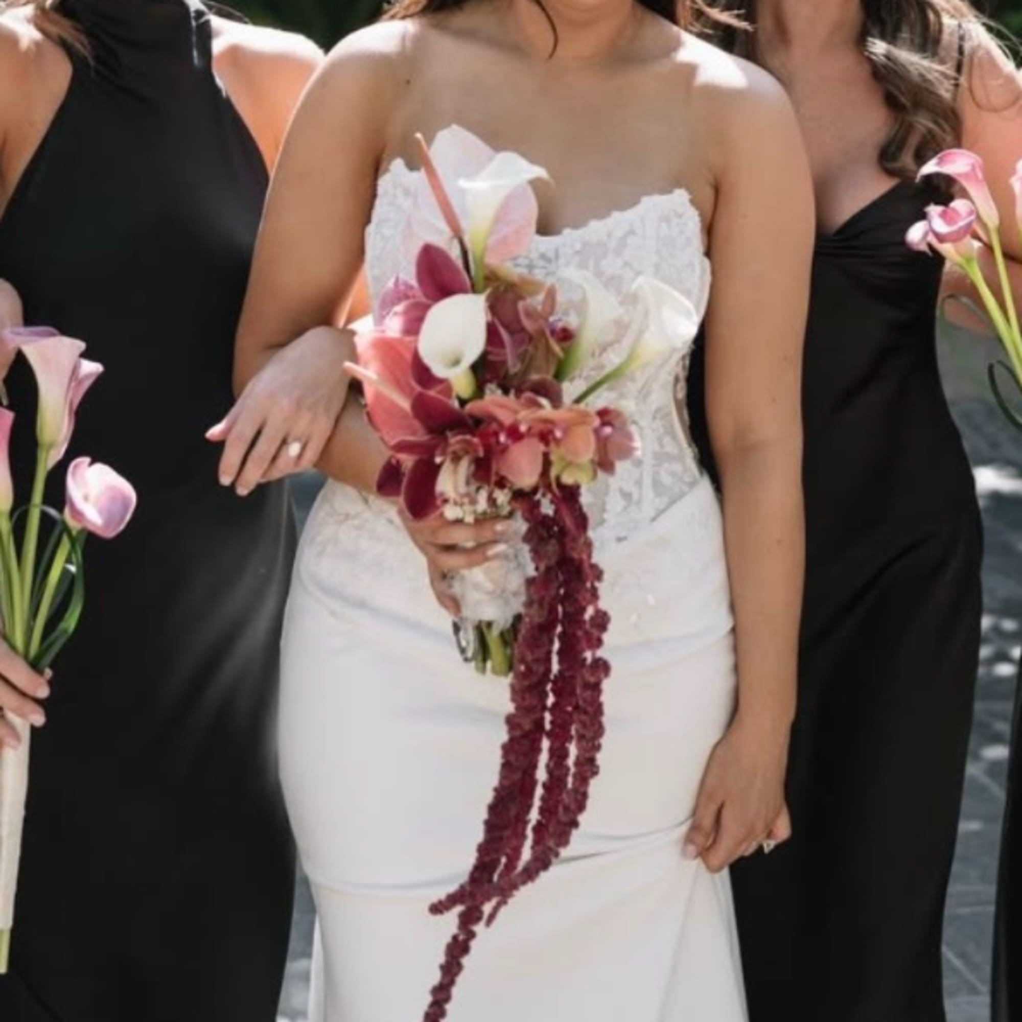 Modern Elegance never goes out of style. Clean lines, premium focal flowers