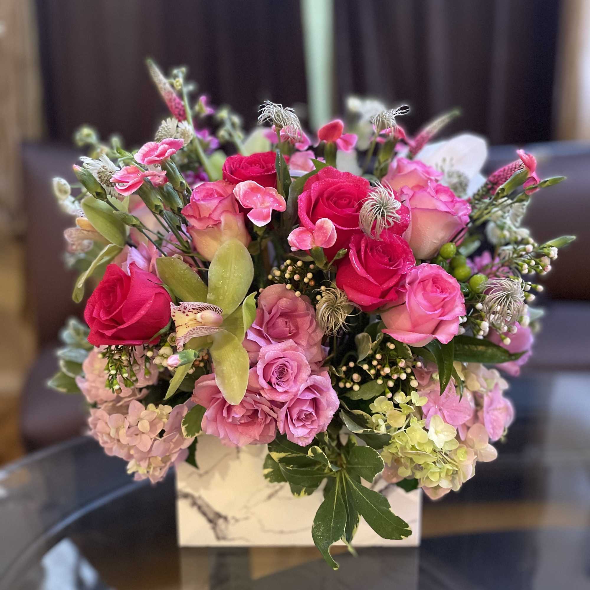 Pink and hot pink rose bouquet in a white box