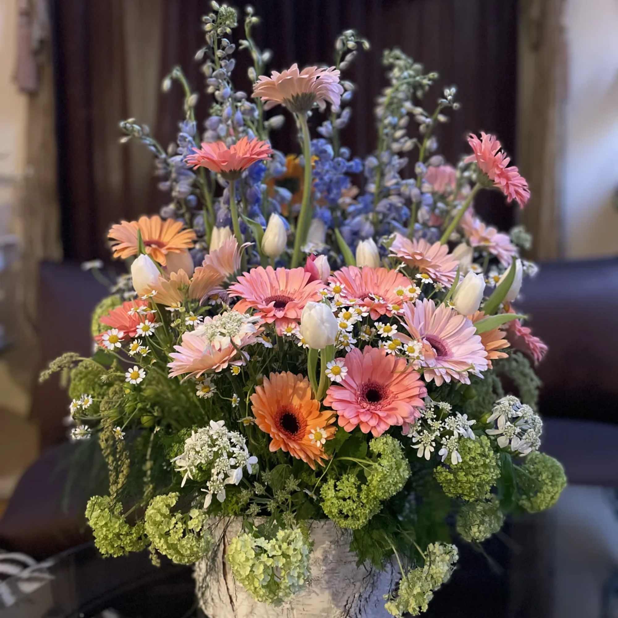 Mixed bouquet of pink and orange daisies in a rustic container, photo 4 of 4