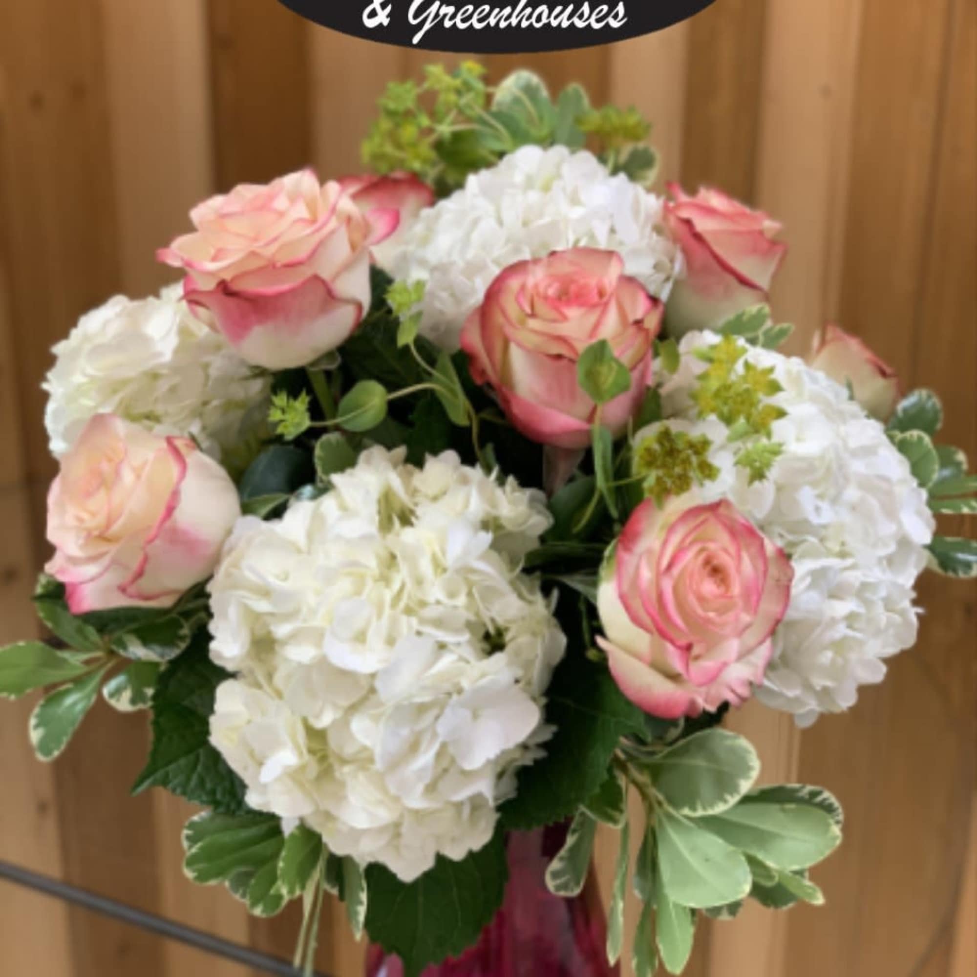 Classy Bouquet &ndash; Fresh Roses &amp; Hydrangeas in a Vase

Elevate any occasion