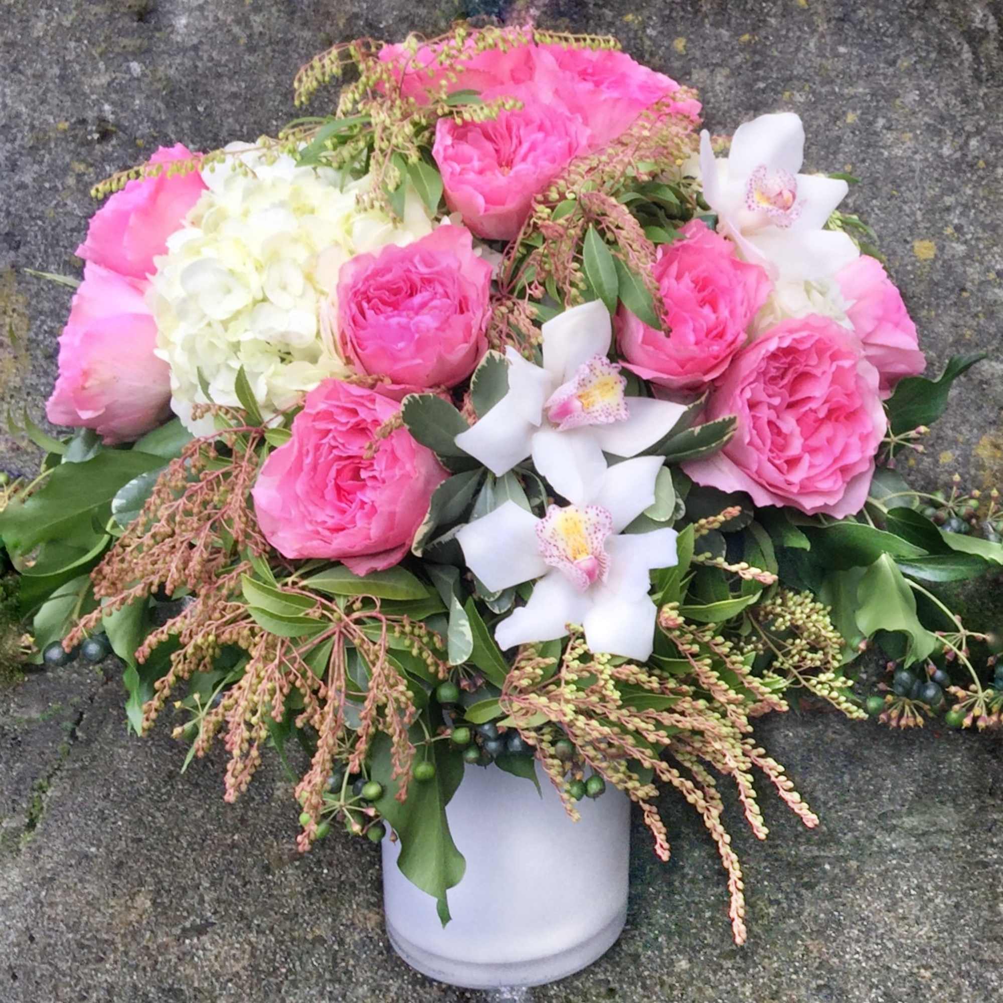 Our Signature Rose Arrangements are the epitome of Fiori style. Instead of