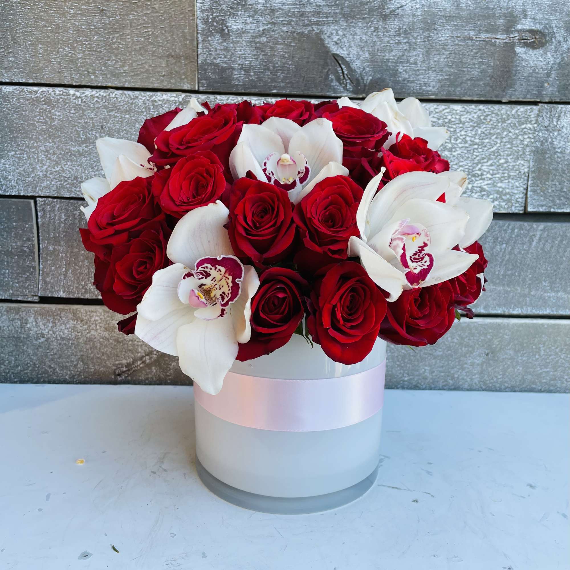 Red roses and white orchids arranged in a white hat box, photo 3 of 3
