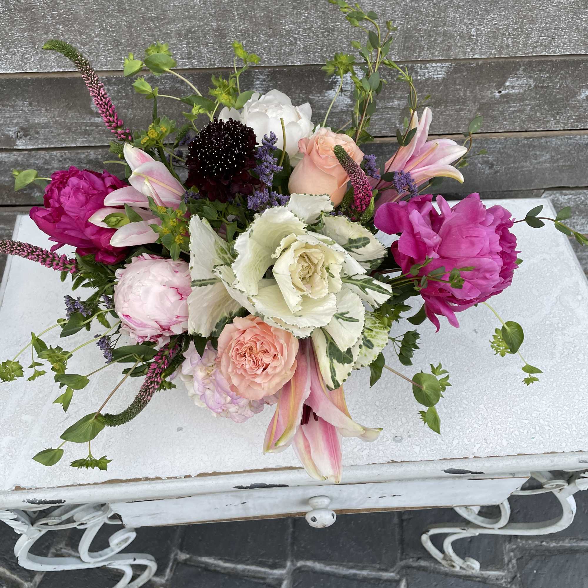 Mixed bouquet with pink and white flowers in a low arrangement
