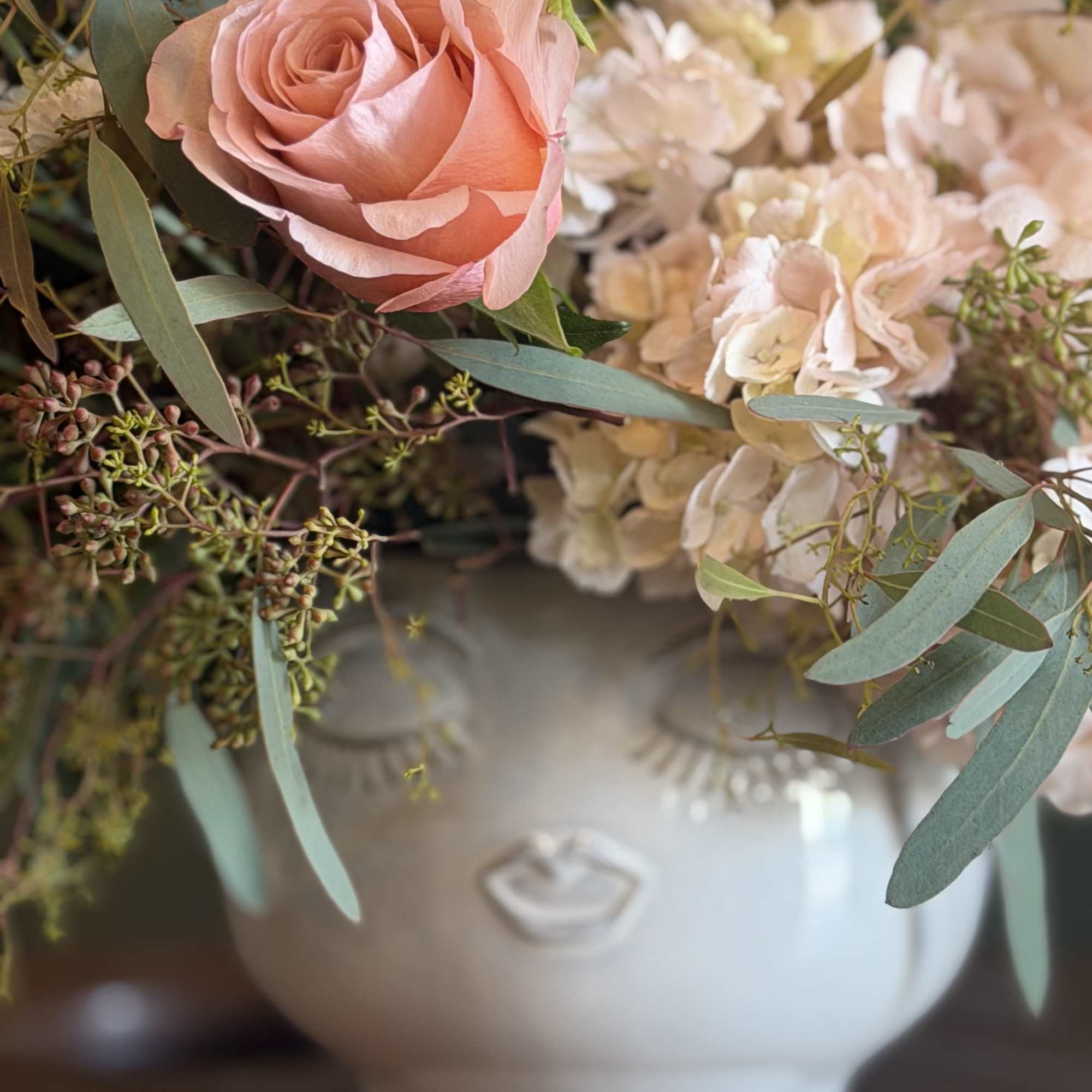 A soft, garden-style arrangement that reads as gentle and effortlessly romantic. The