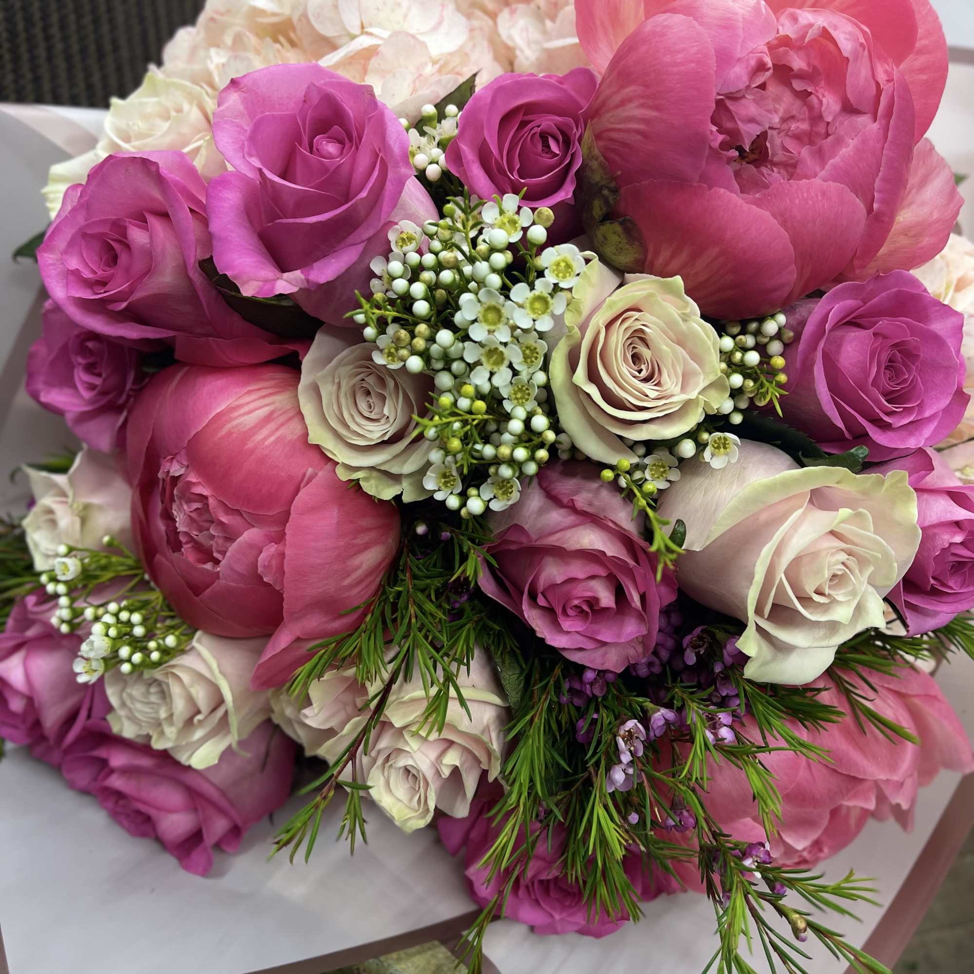 Bouquet of pink and cream roses with large pink peonies, photo 2 of 6