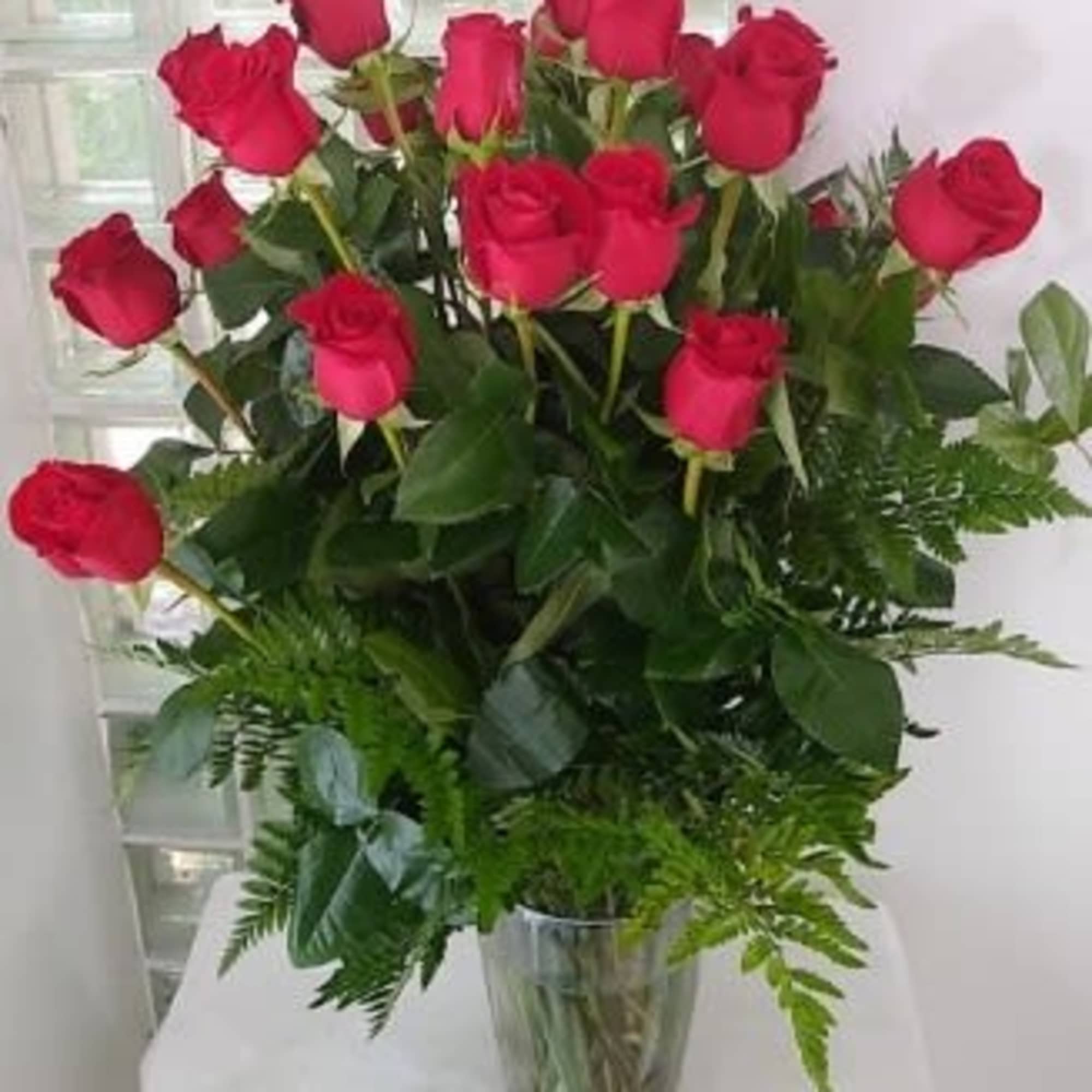 Bouquet of red roses in a clear glass vase