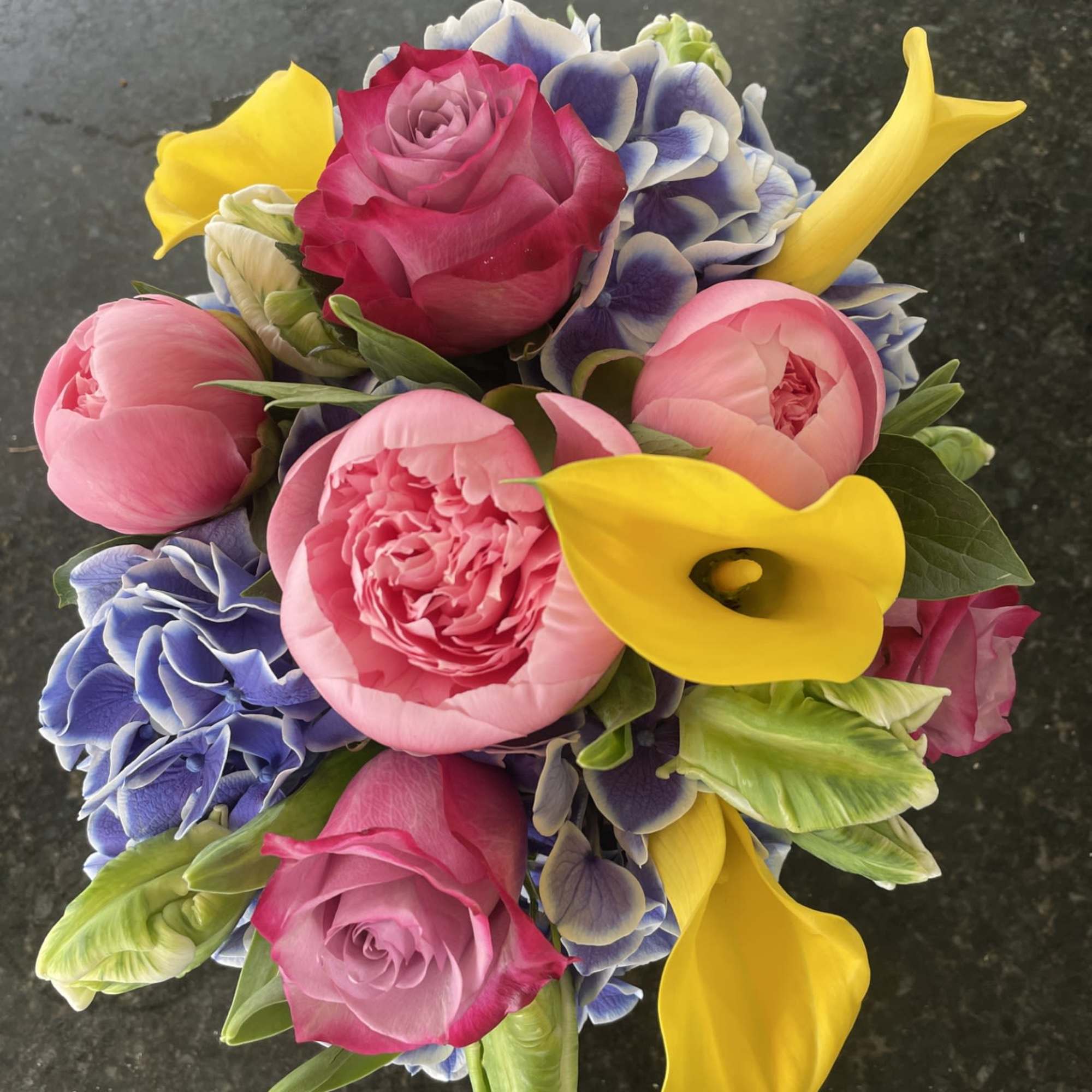  Elegant arrangement, made with Dutch Bi-Colored Blue &amp; White Hydrangea , photo 2 of 2