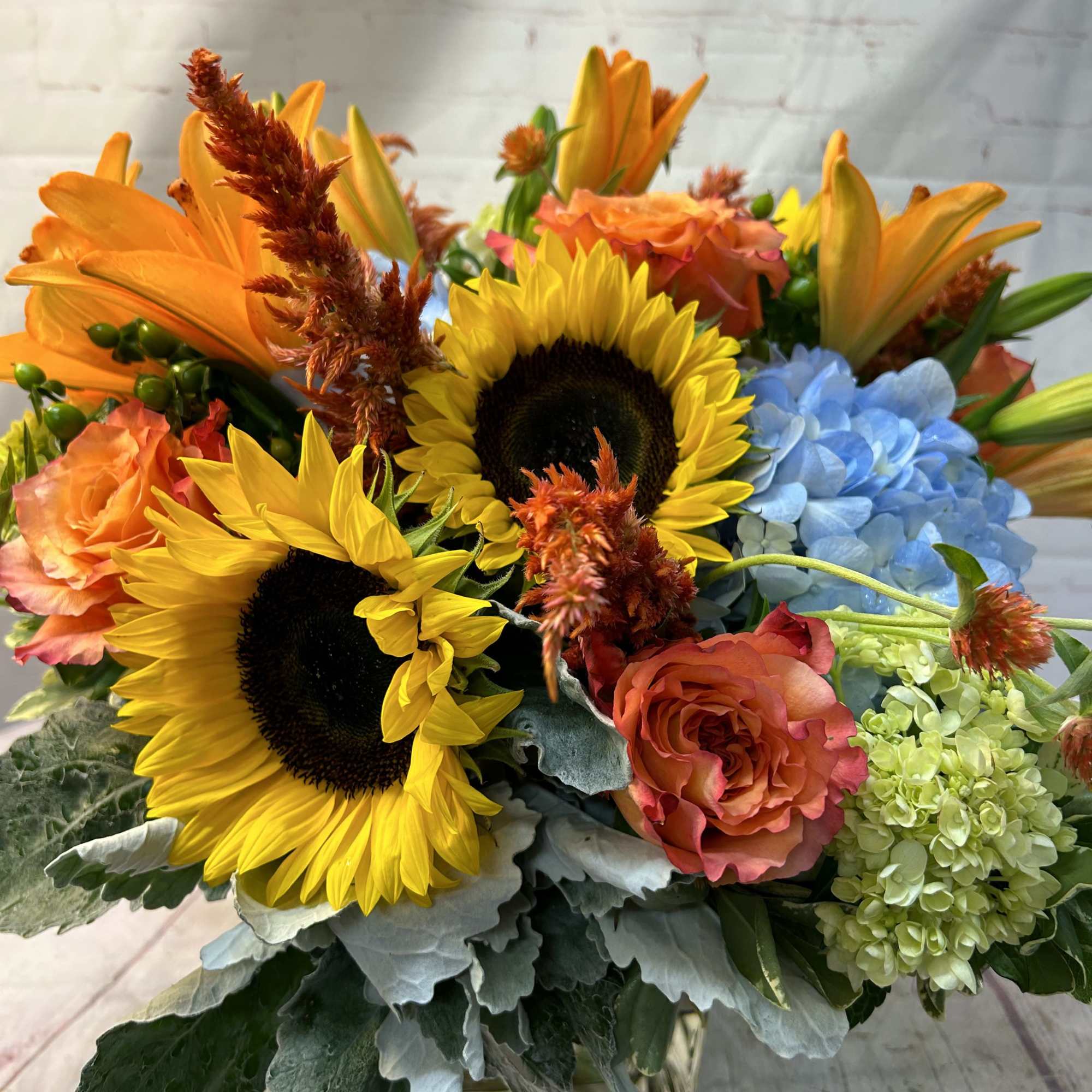 Summer Designer&rsquo;s Choice Arrangement
Let our designers create something uniquely beautiful using the