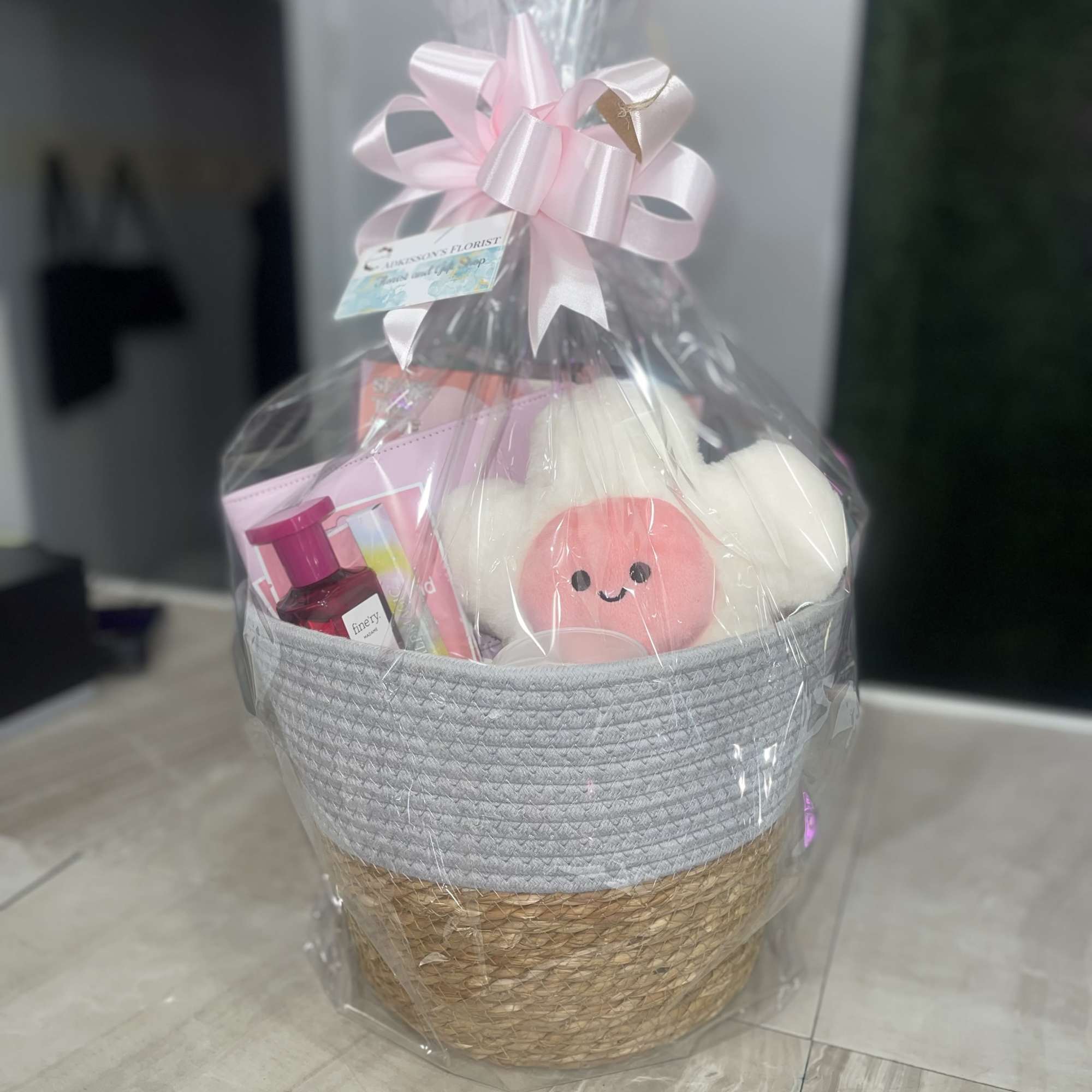 Make this gift basket a heartfelt pick for birthdays, thank-you gifts, or