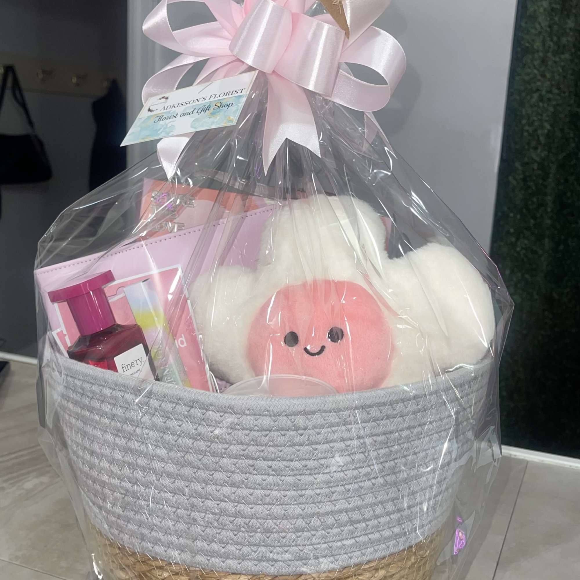 Make this gift basket a heartfelt pick for birthdays, thank-you gifts, or