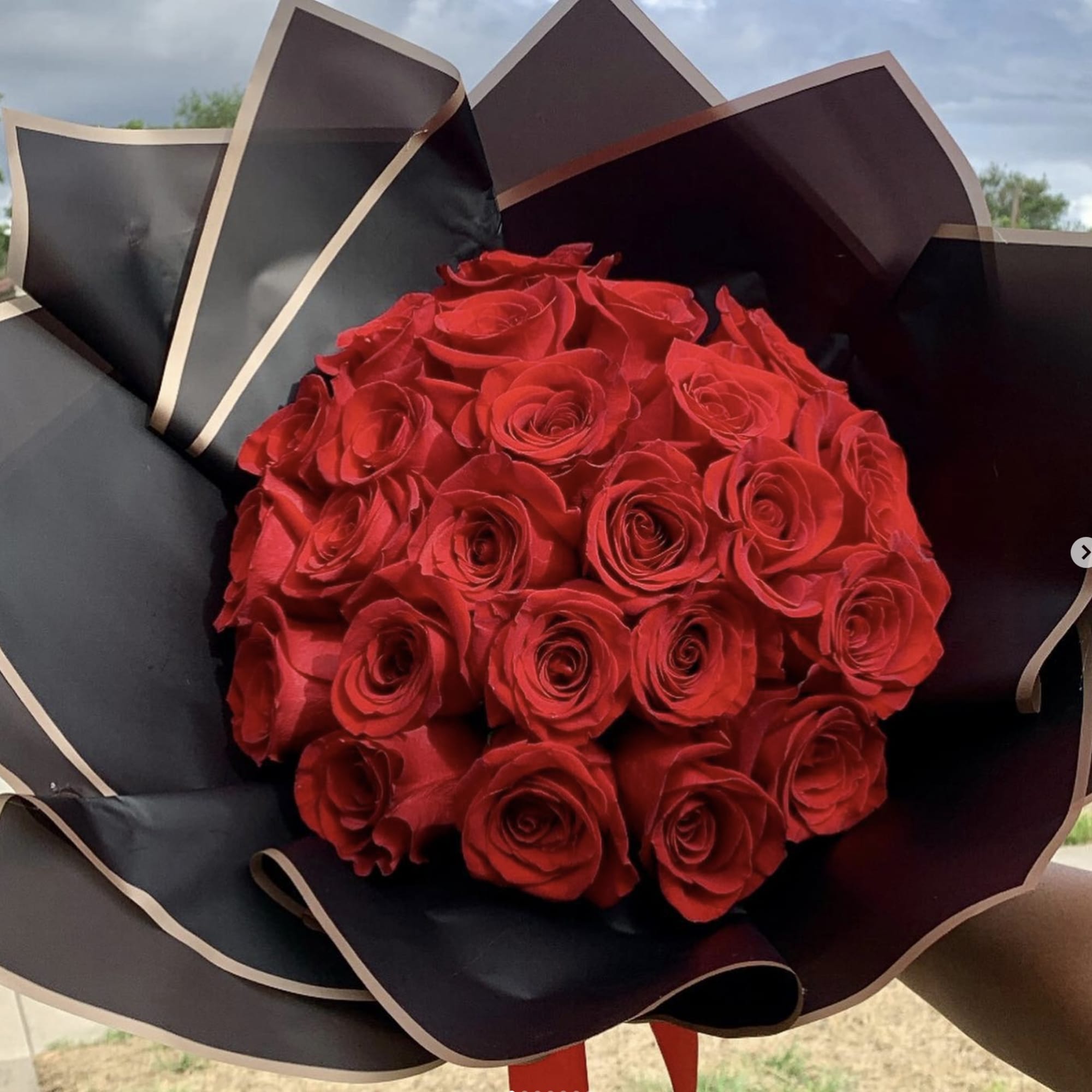 Bouquet of red roses wrapped in black paper, photo 2 of 2