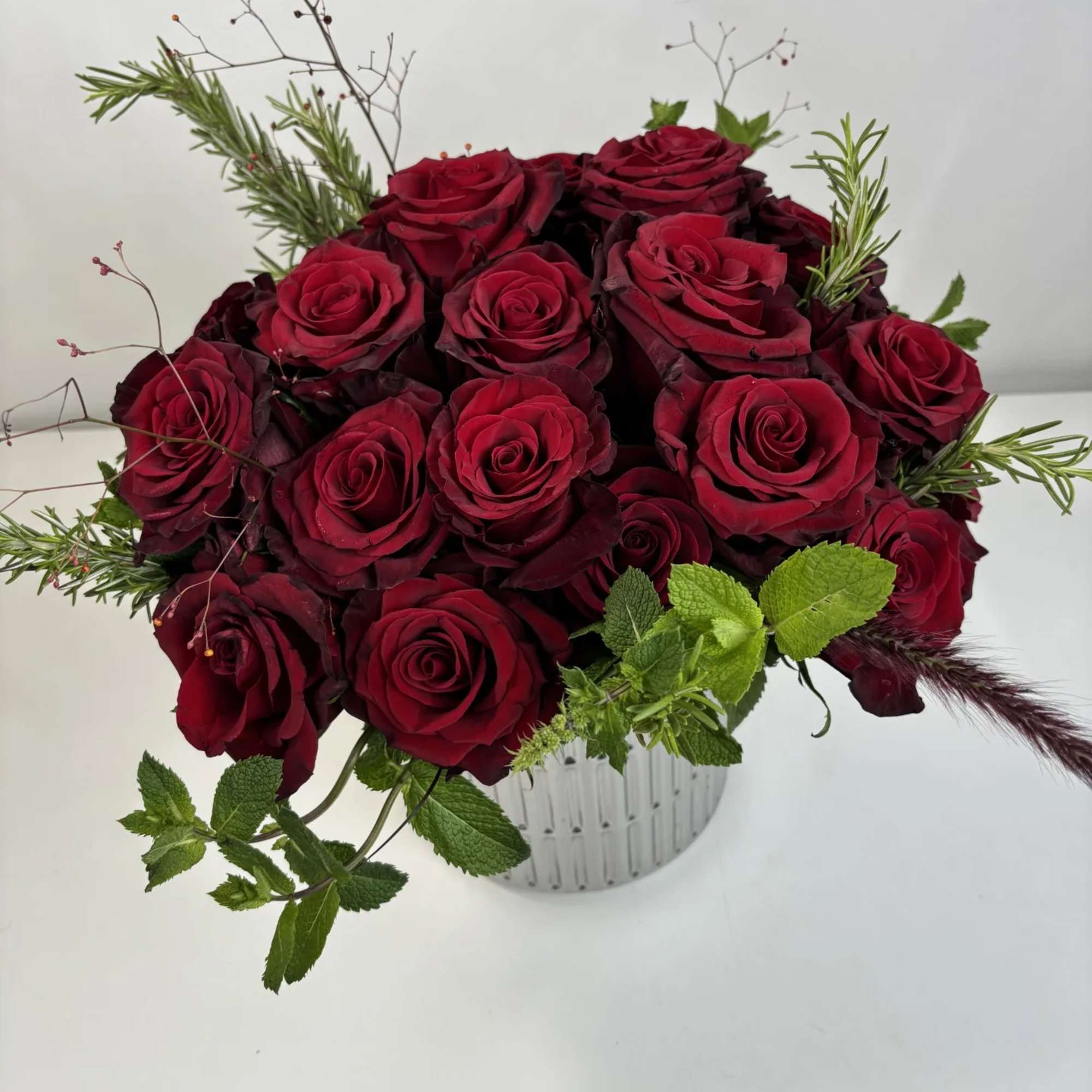 Bouquet of deep red roses in a clear ribbed vase, photo 3 of 4