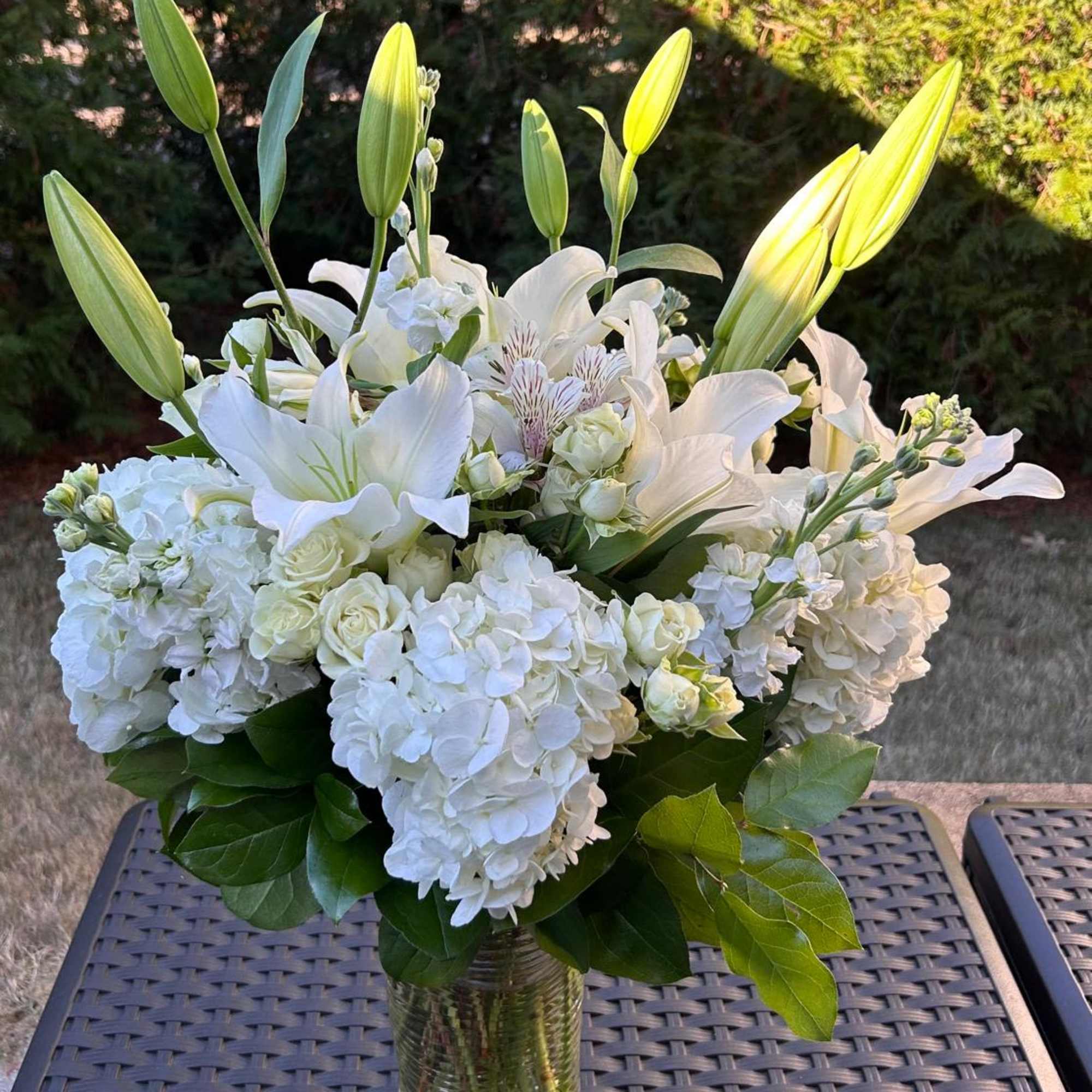 This arrangement a true symbol of luxury for all occasions.
Crystal Clear Glass, photo 2 of 3