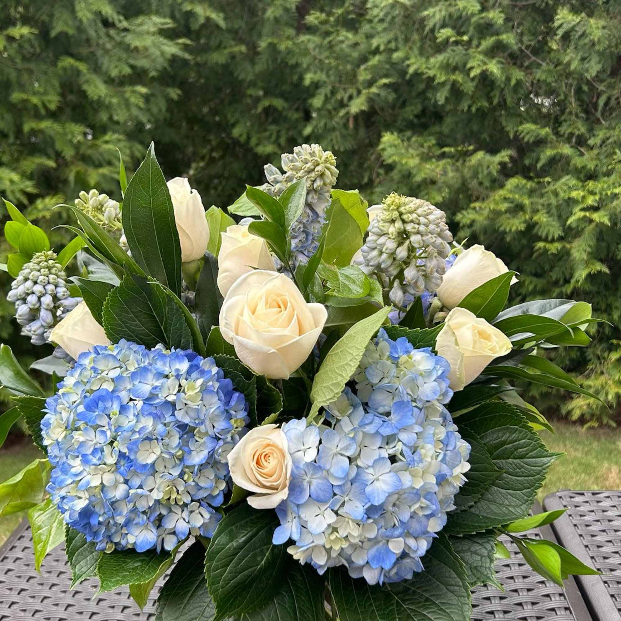 Luxury arrangements with real and fresh roses, make this arrangement a true, photo 2 of 3