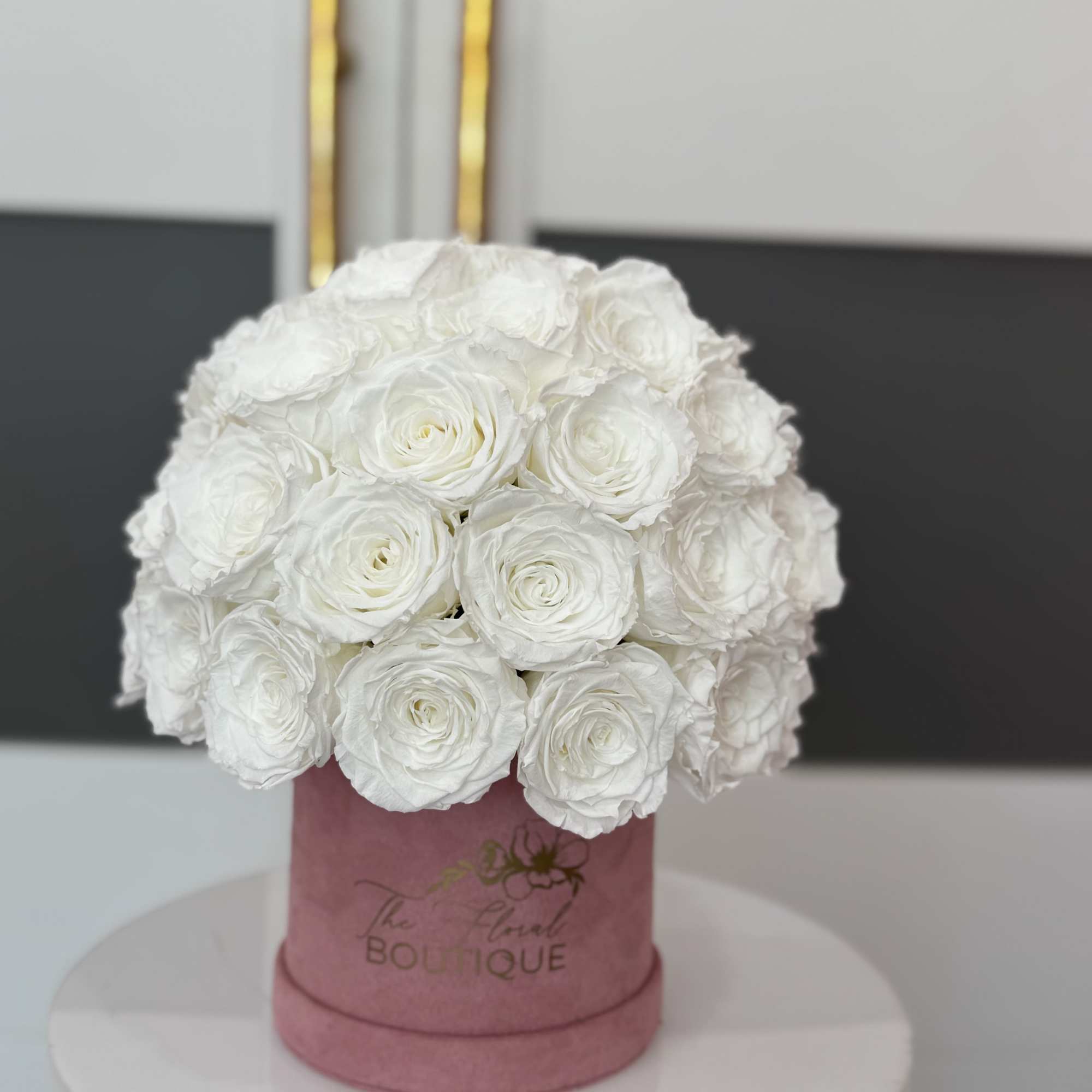 White rose bouquet in a pink hat box