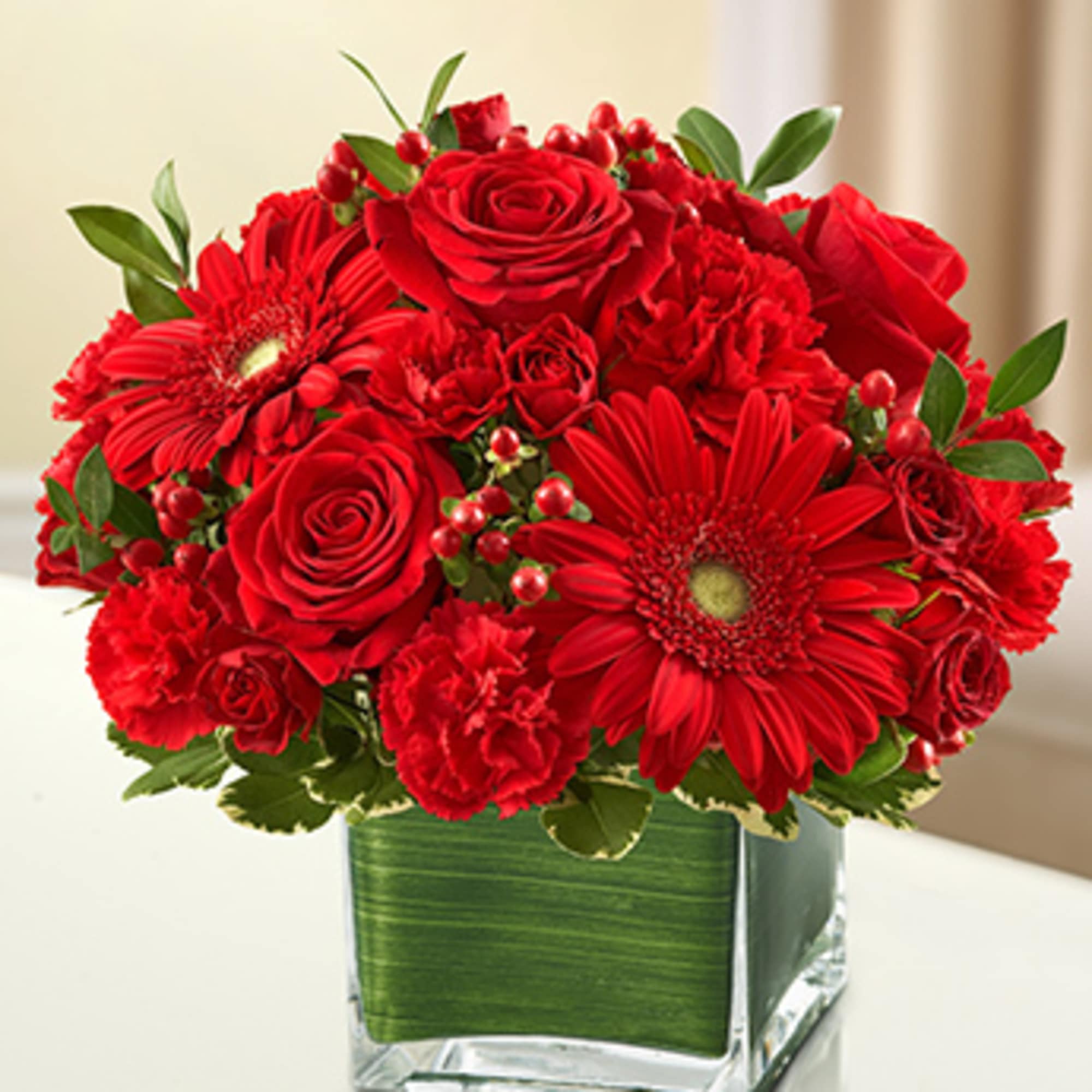 The symbol of courage and strength, an all-red bouquet conveys your emotions