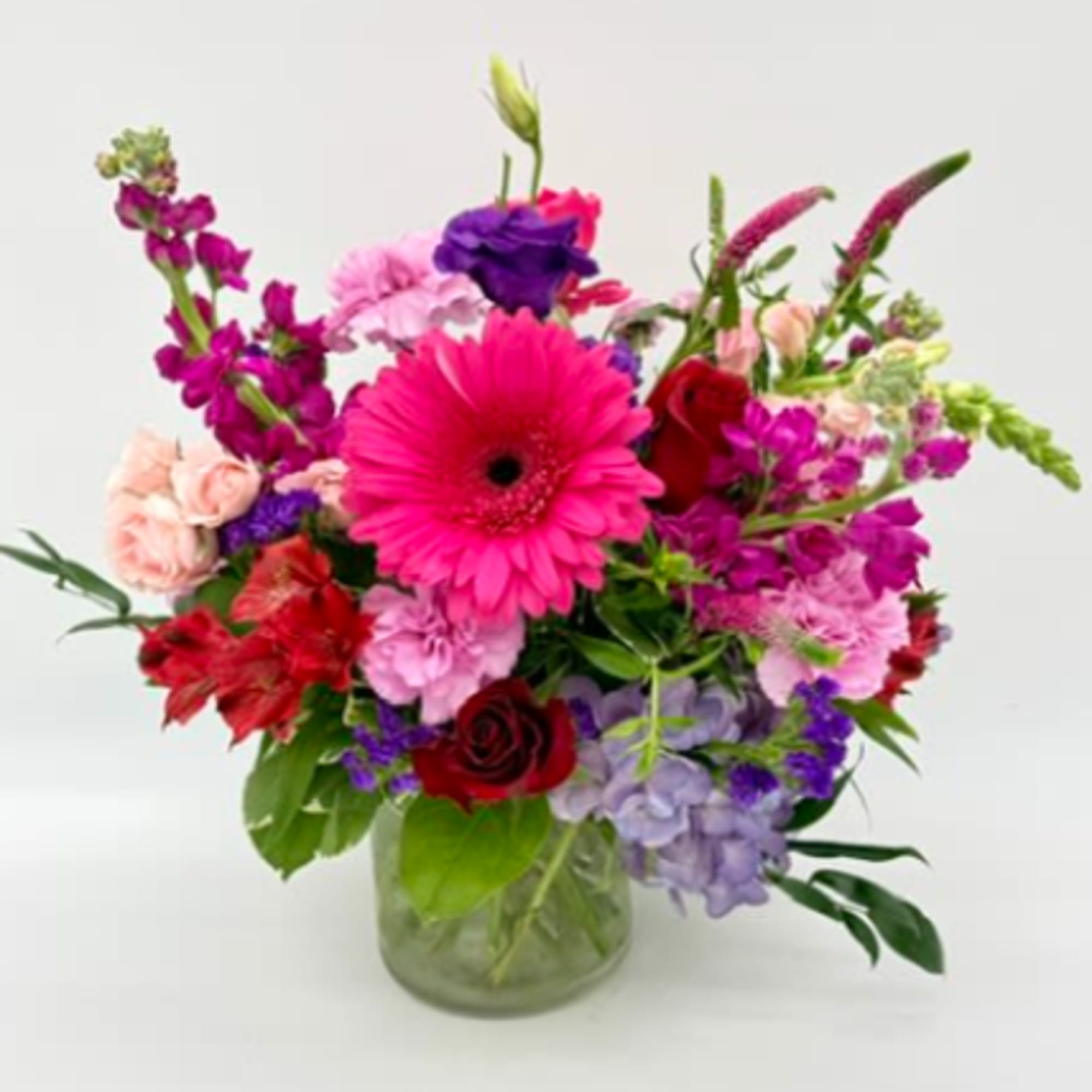 Sweet, bright, and effortlessly charming, Cherry Berry blends vibrant blooms in shades