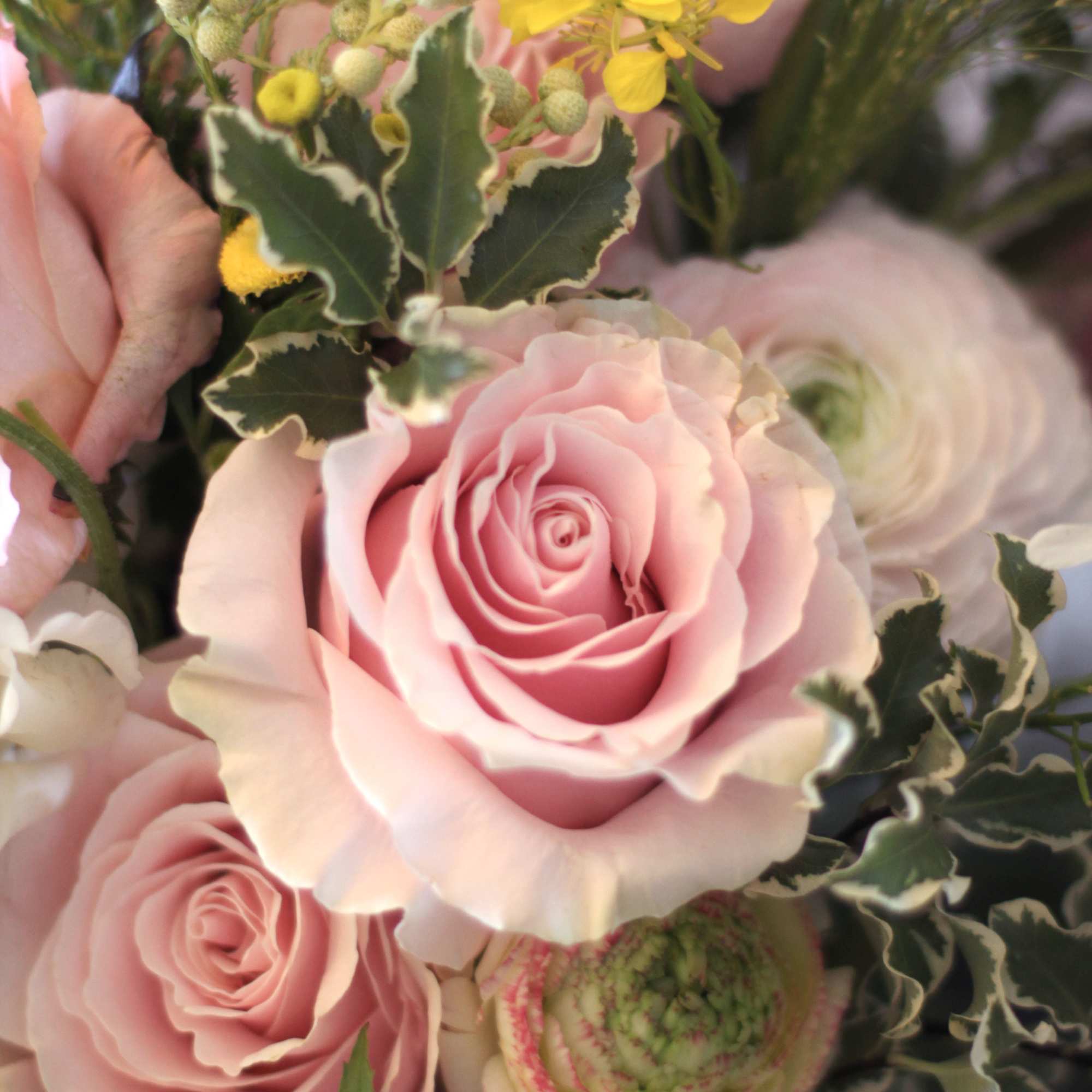 A fan shape hand tie bouquet create with soft pink, pastel color, photo 4 of 4