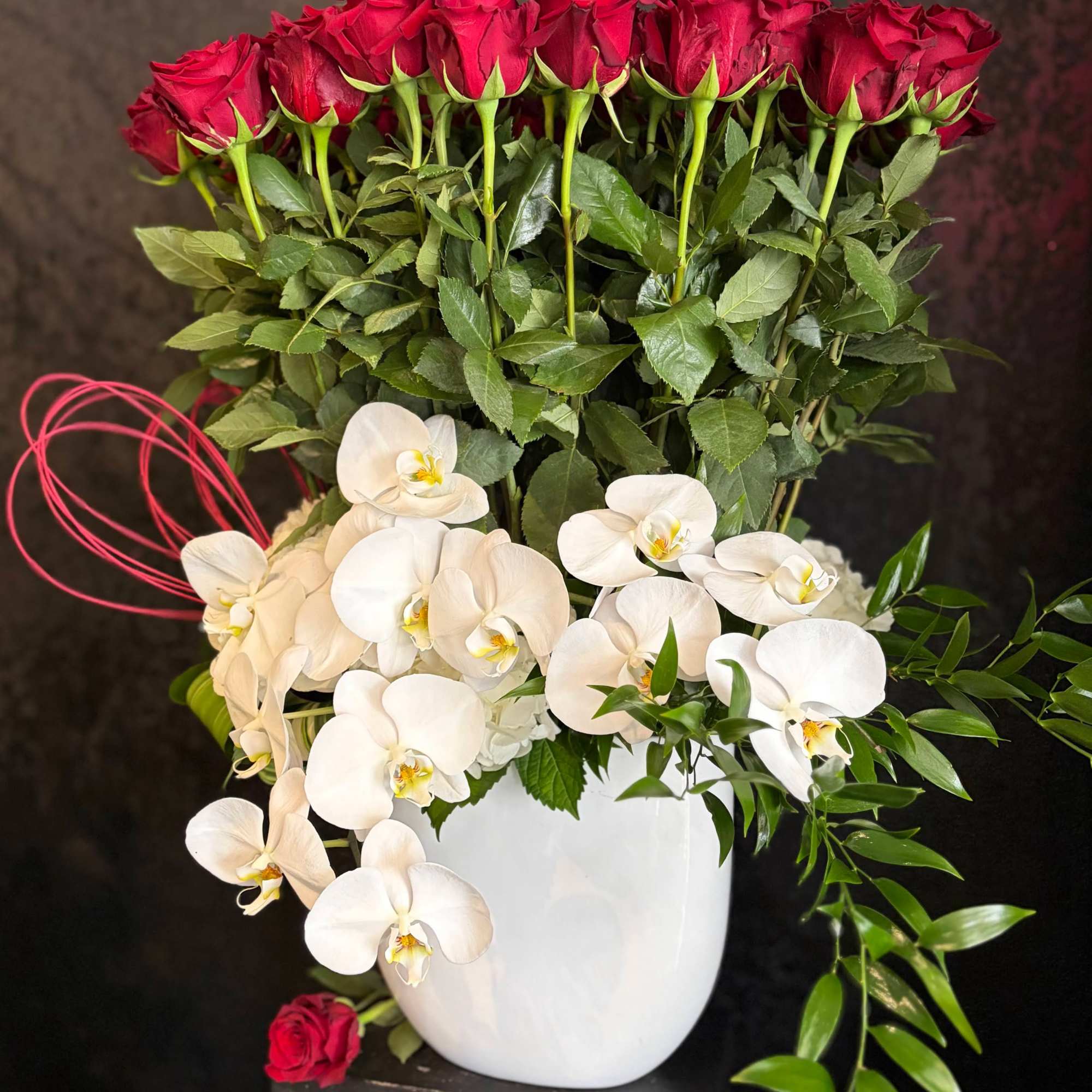 She's big.  She's beautiful.  She's FIFTY

Fifty long-stemmed red roses tower, photo 3 of 3