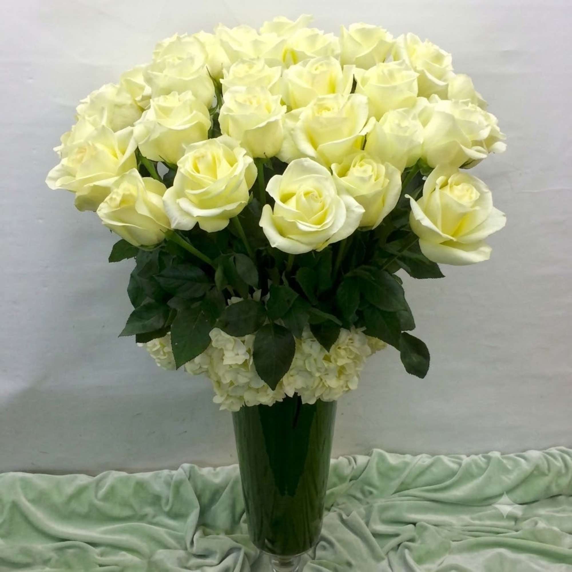 Bouquet of pale yellow roses in a tall green vase, photo 3 of 5