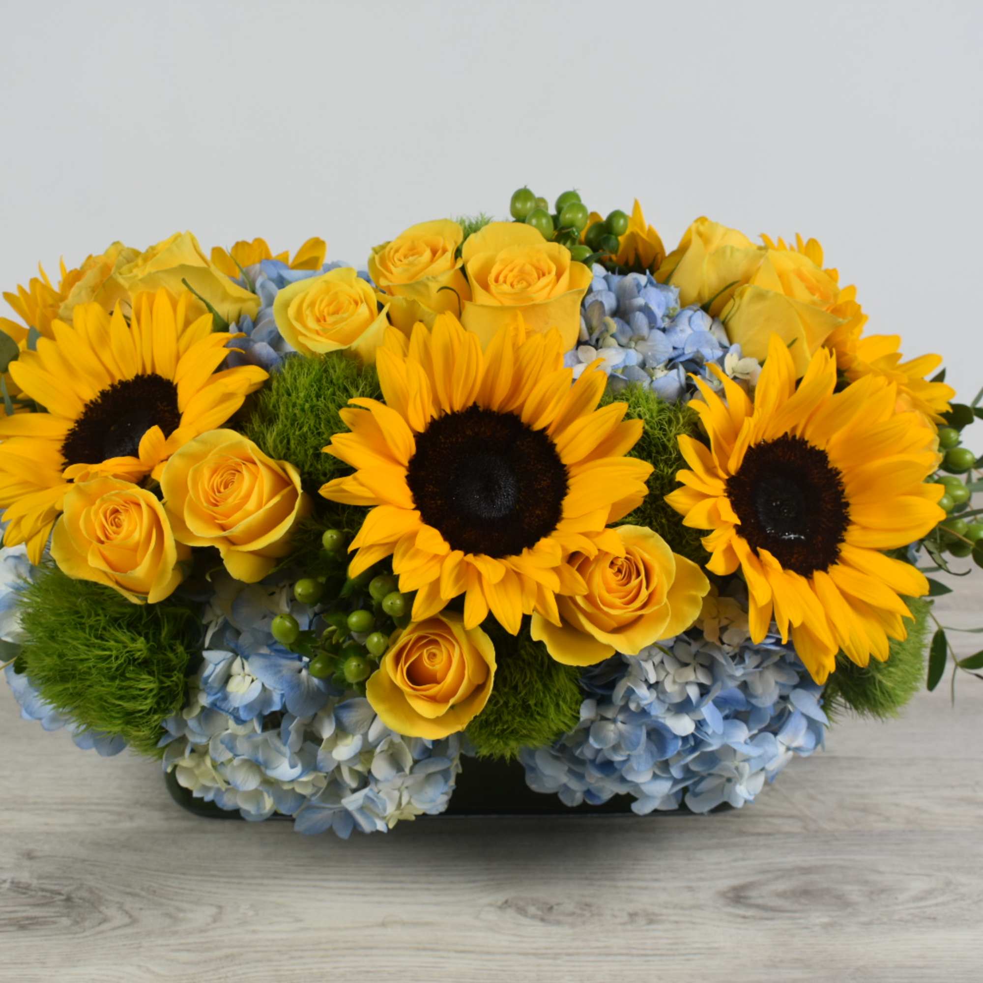This Sunflower elegance design comes in a glass rectangular vase 
With a, photo 2 of 2