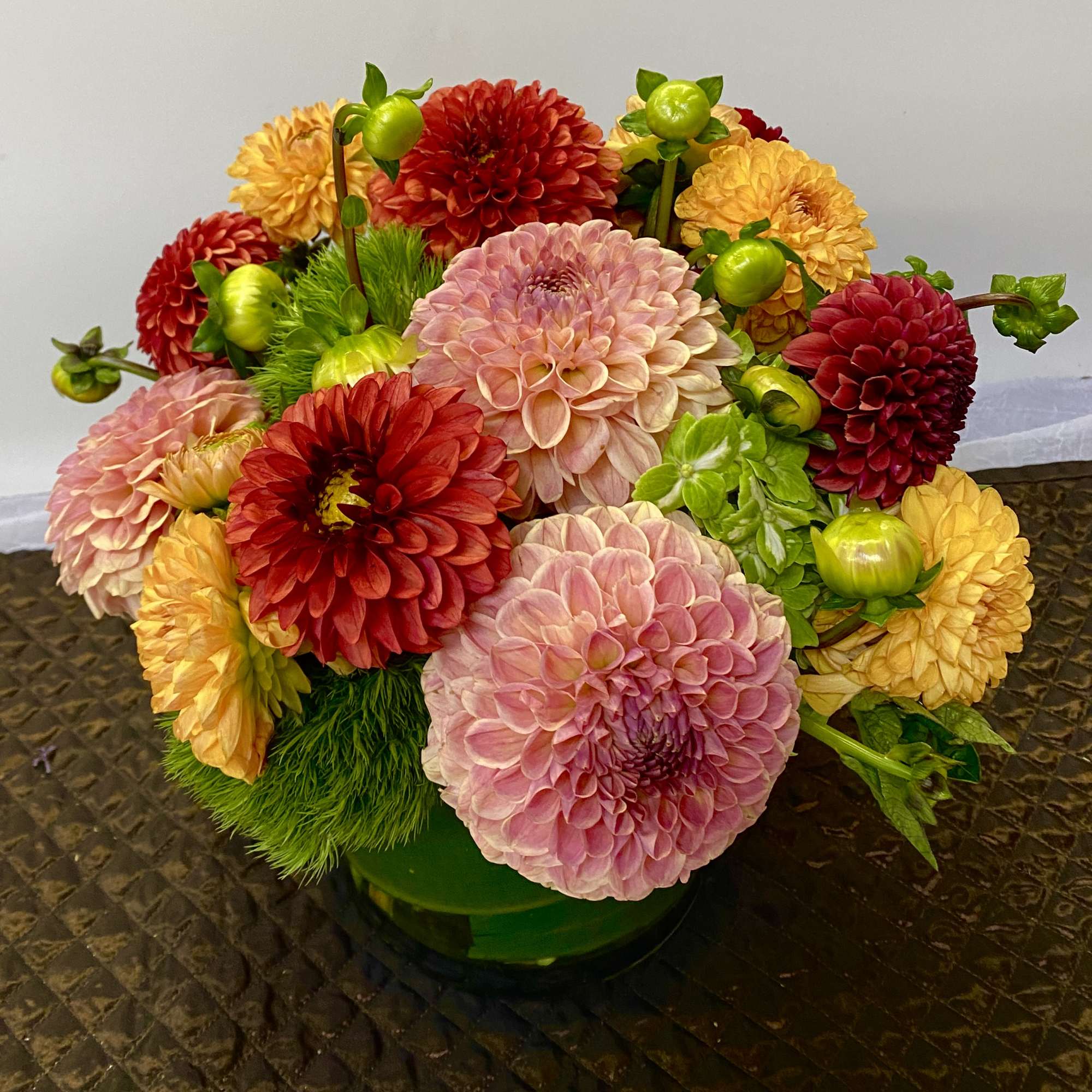Markets best pick of this seasonal favorite! Dahlias and mint oh so