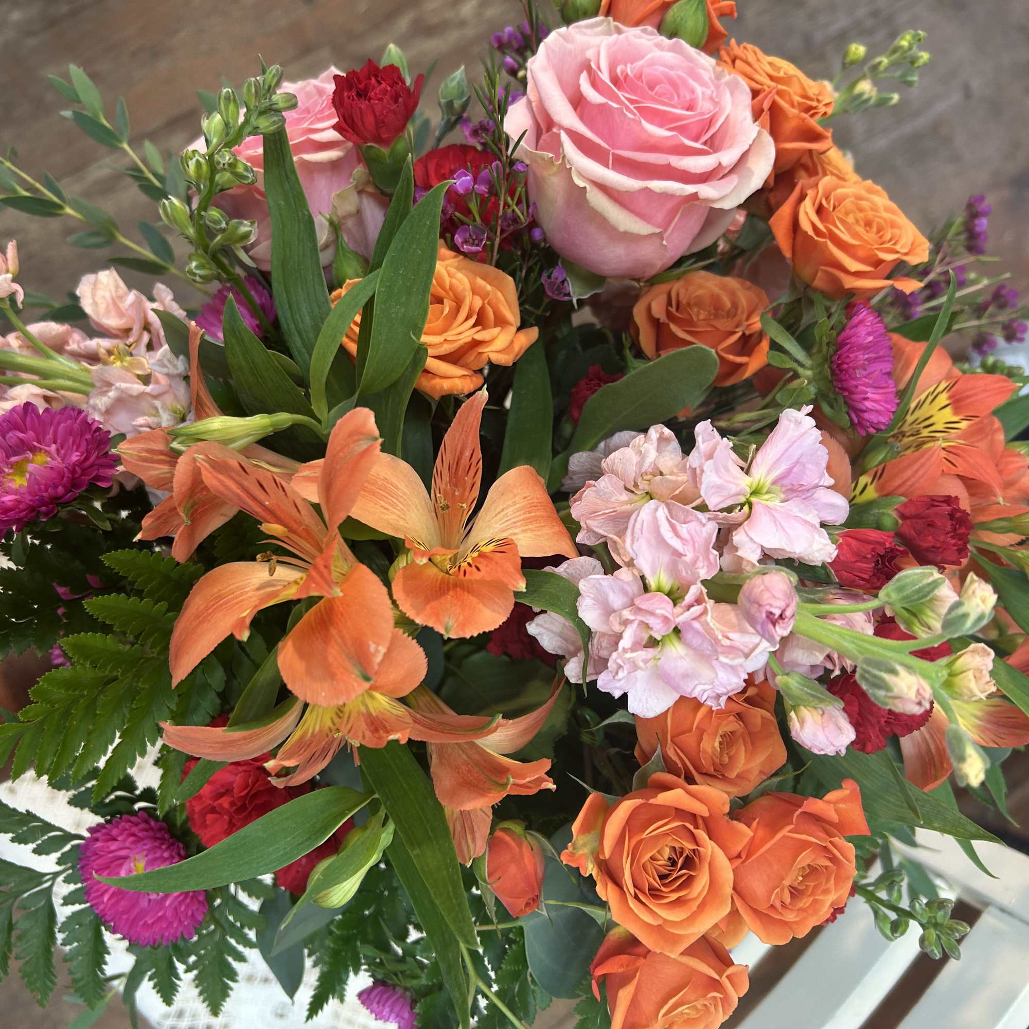 Mixed bouquet with orange and pink roses and orange lilies